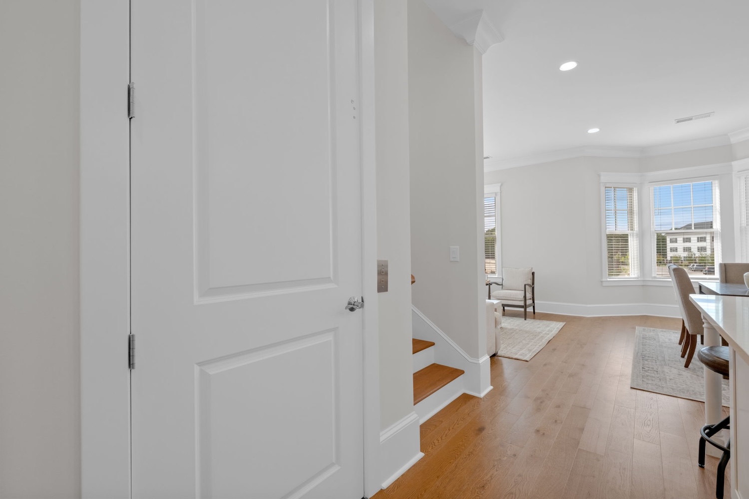 Hallway to kitchen and dining