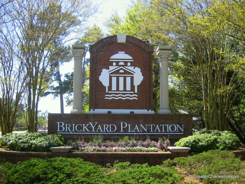 Brickyard Plantation Neighborhood Sign