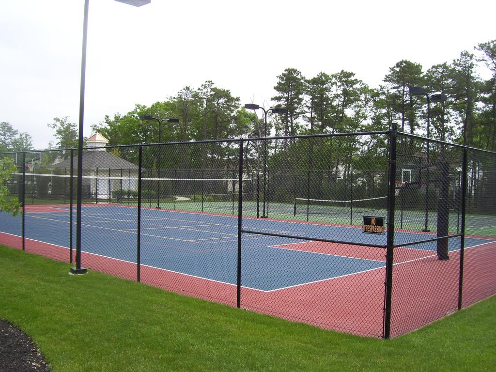 Paramount Escapes Tennis Courts