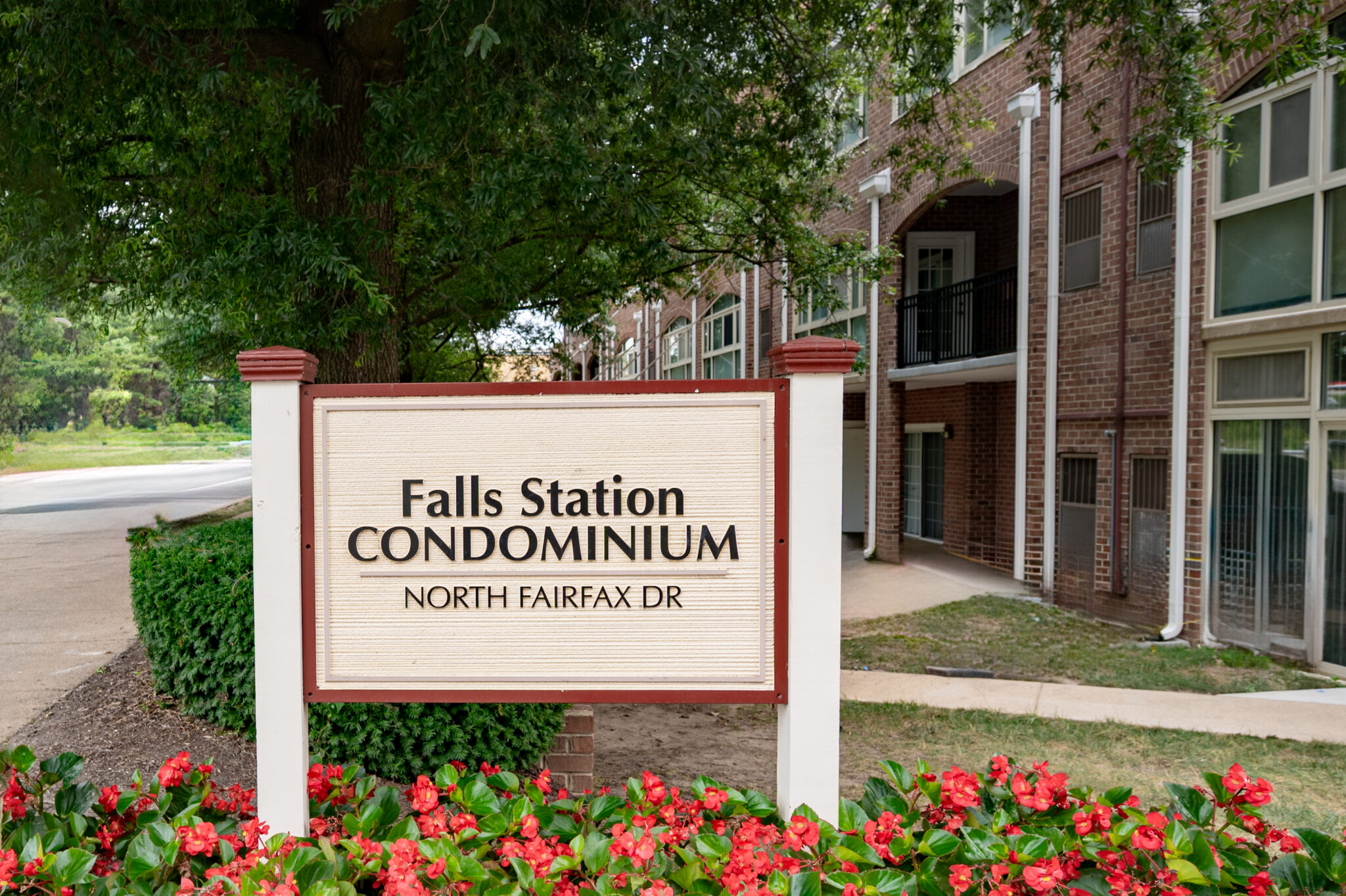 NEIGHBORHOOD PICTURE