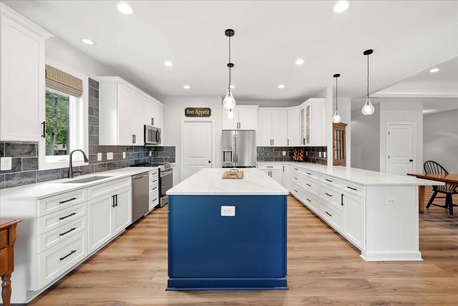 Modern Kitchen & Center Island