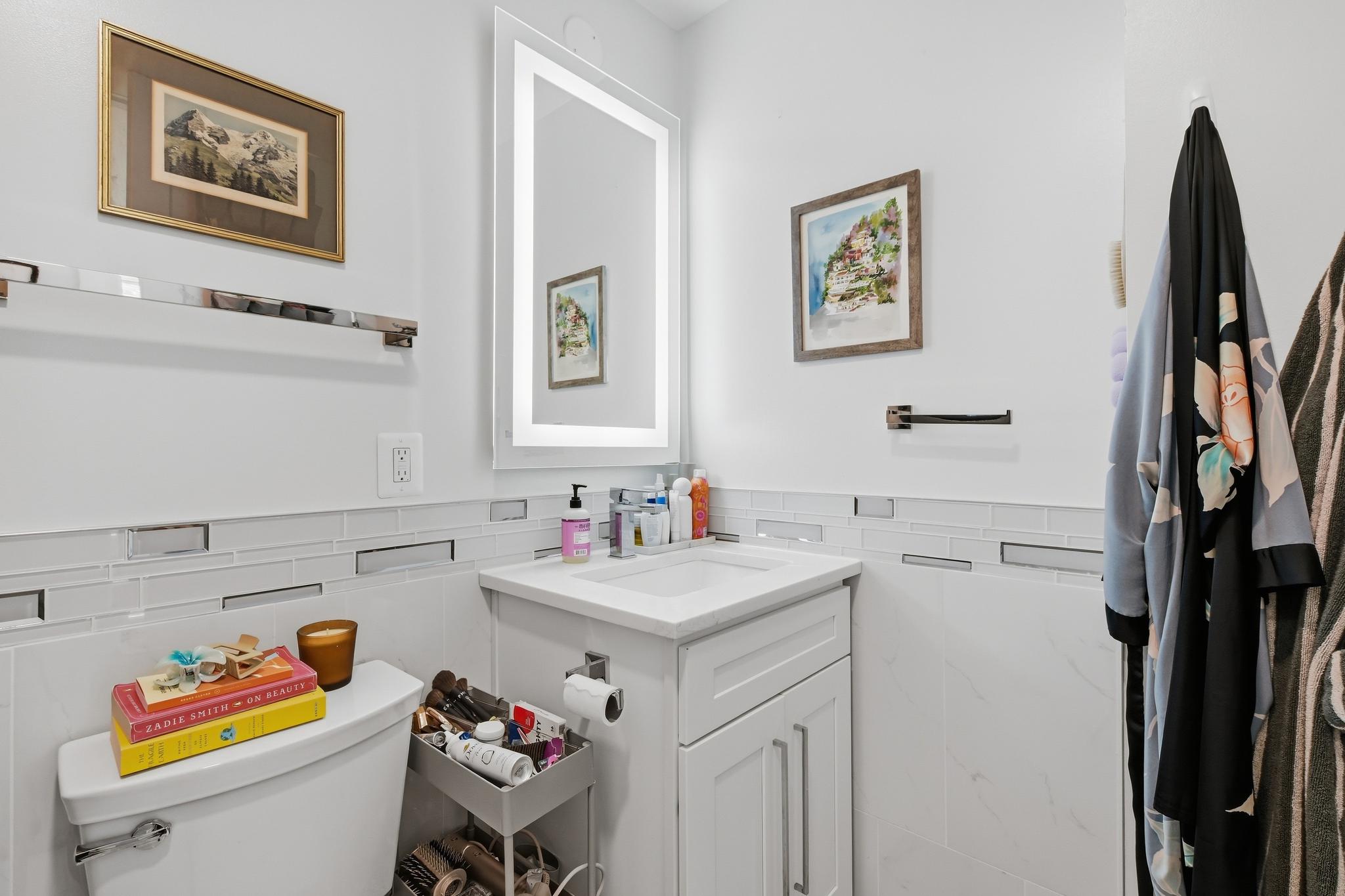 Unit 202 Bath Alternative View