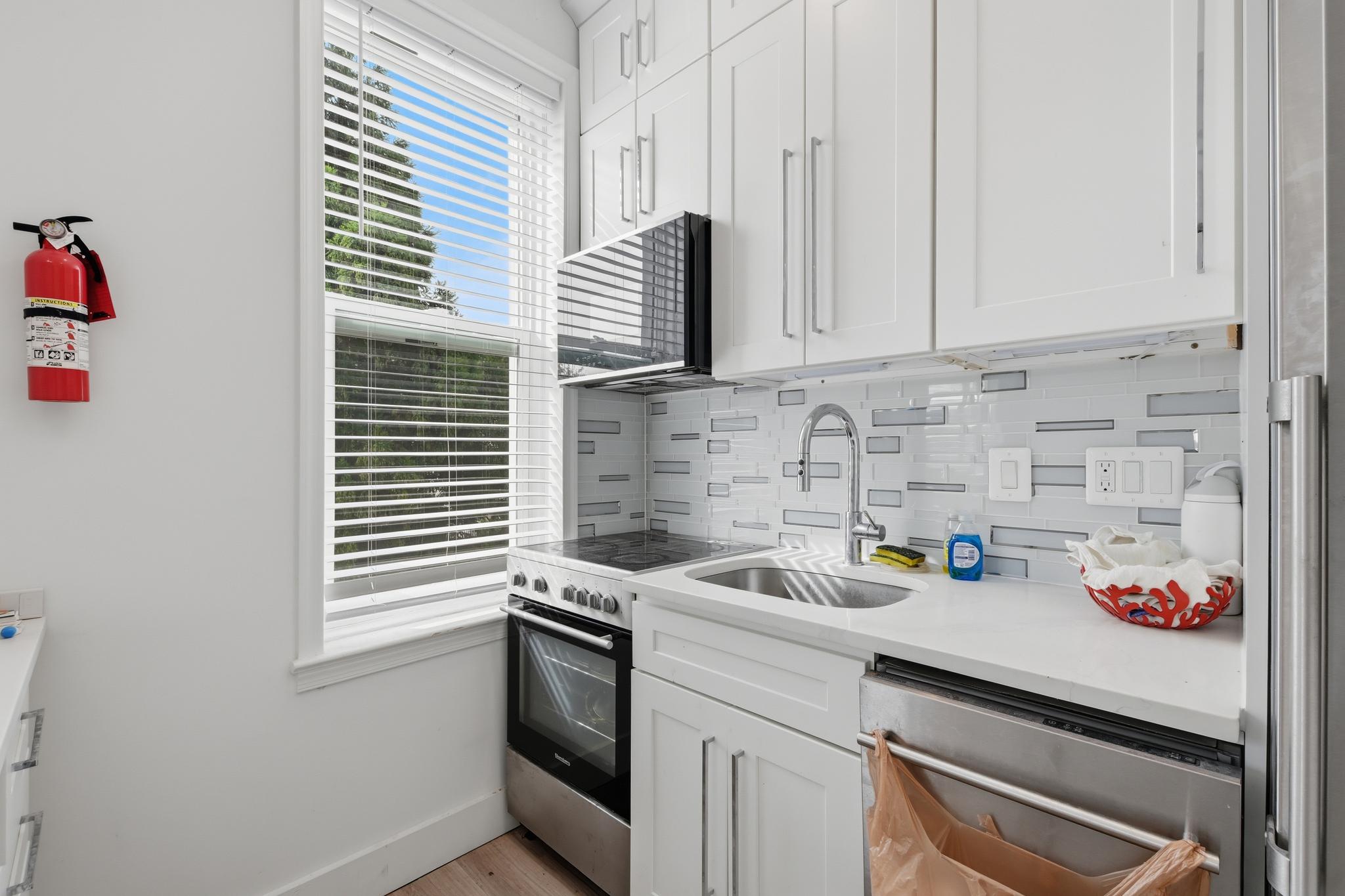 Unit 302 Kitchen Alternative View