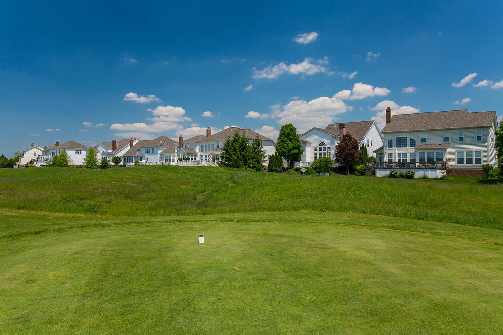 Explore Available Homes in the New Albany Links Neighborhood