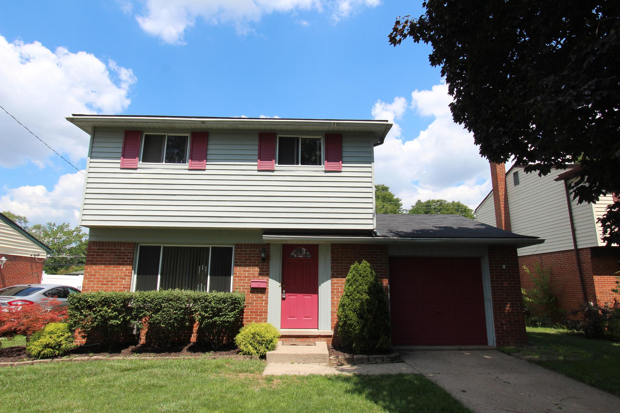 32430 Fernwood Street Westland, MI 48186