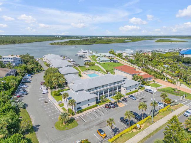 2100 N Peninsula Ave, FL 32169