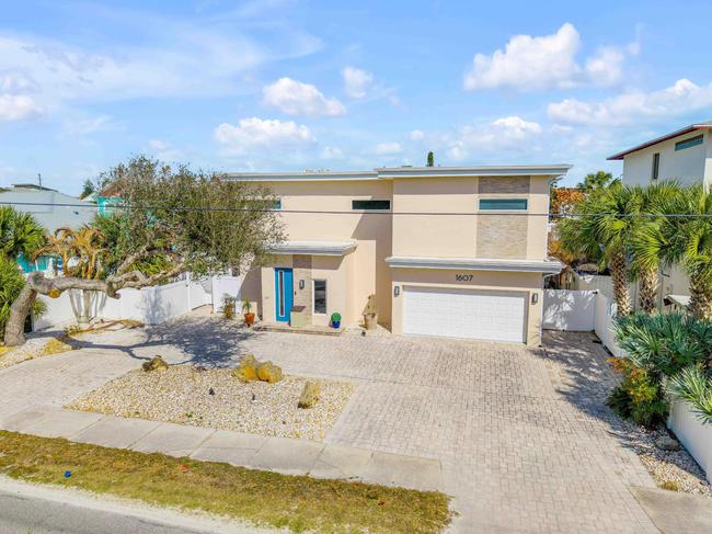 1607 N Peninsula Ave, FL 32169