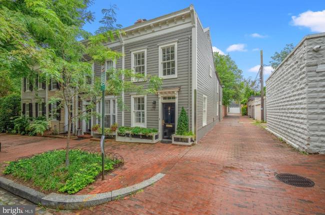 3274 P St. NW, DC 20007