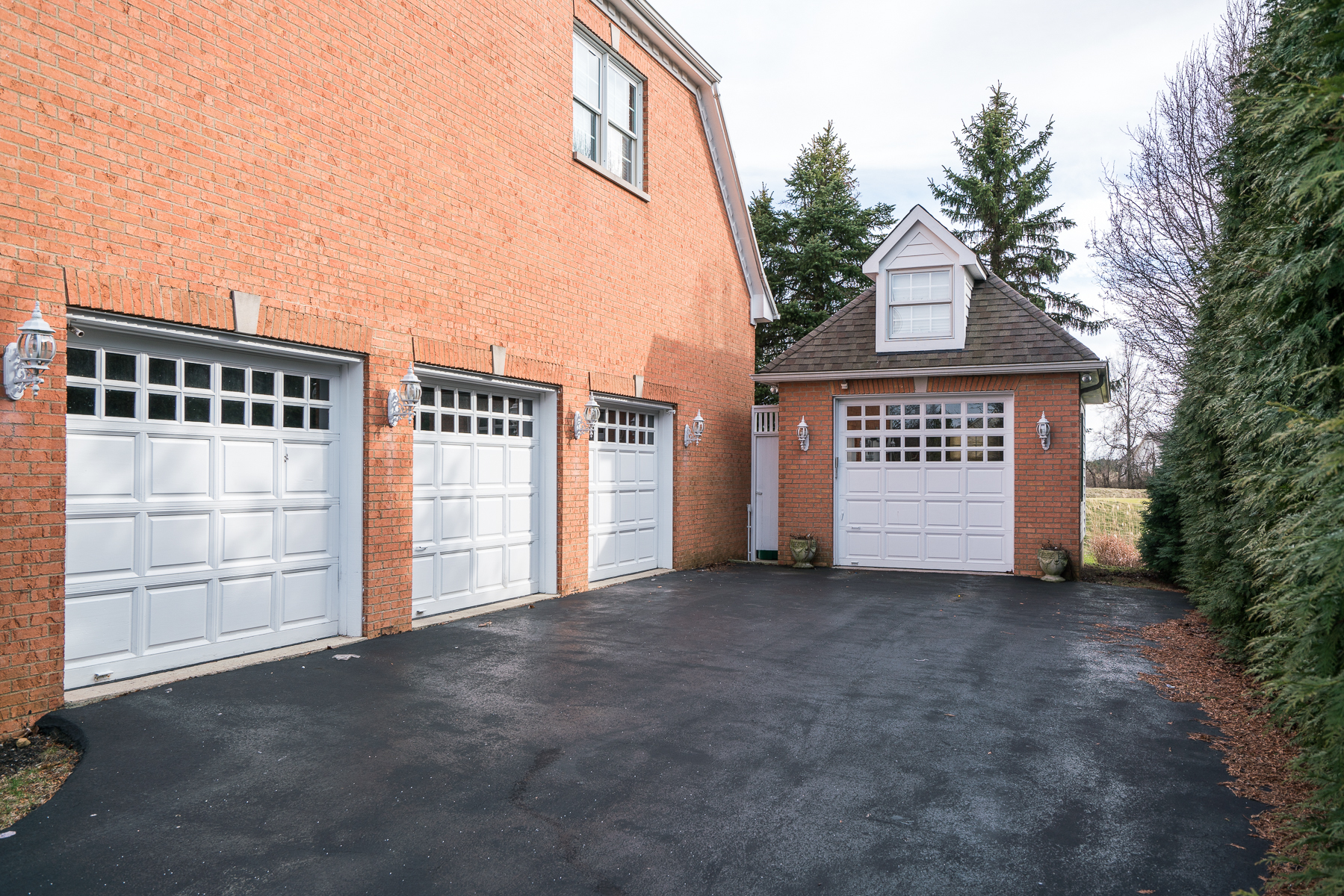 Exterior Garage