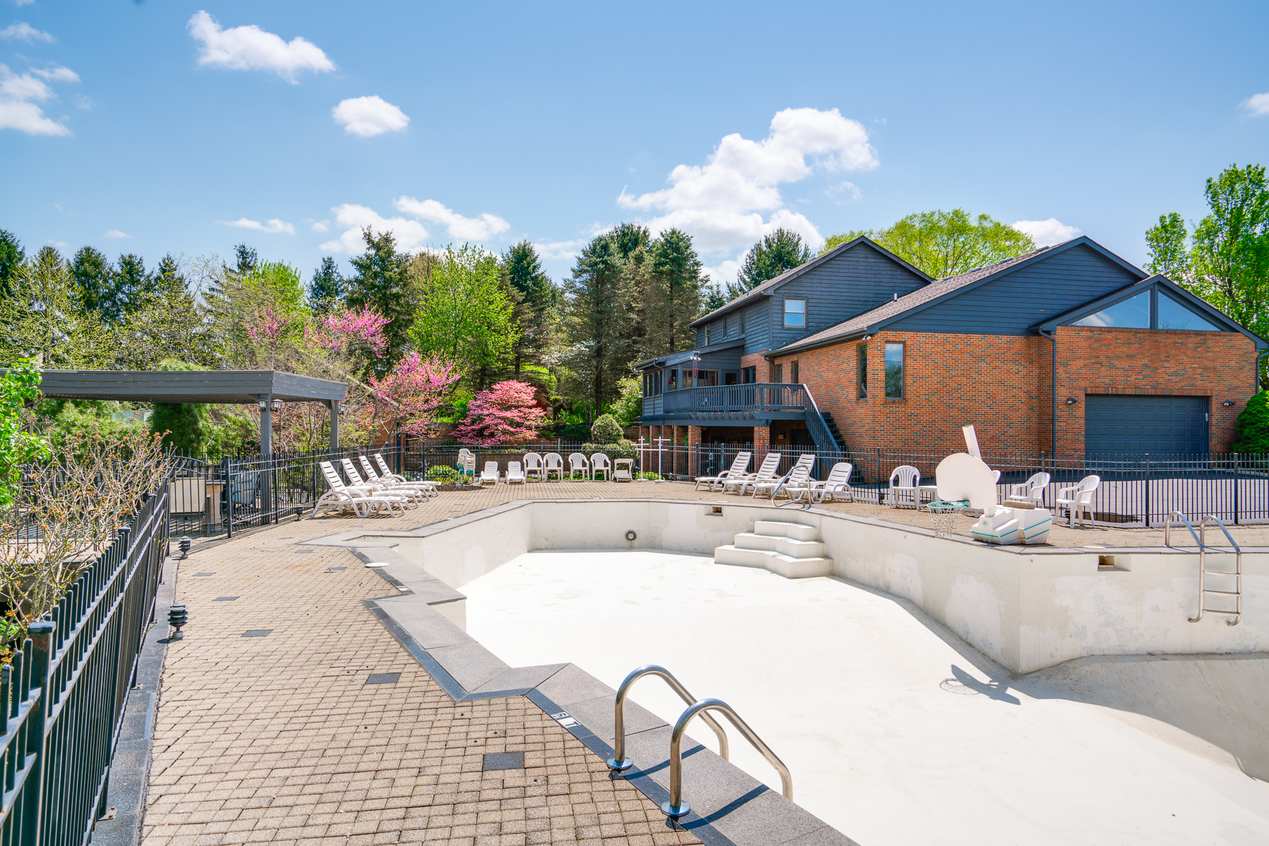 Exterior Pool