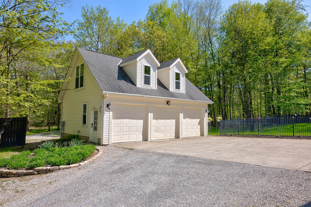 Detached Garage