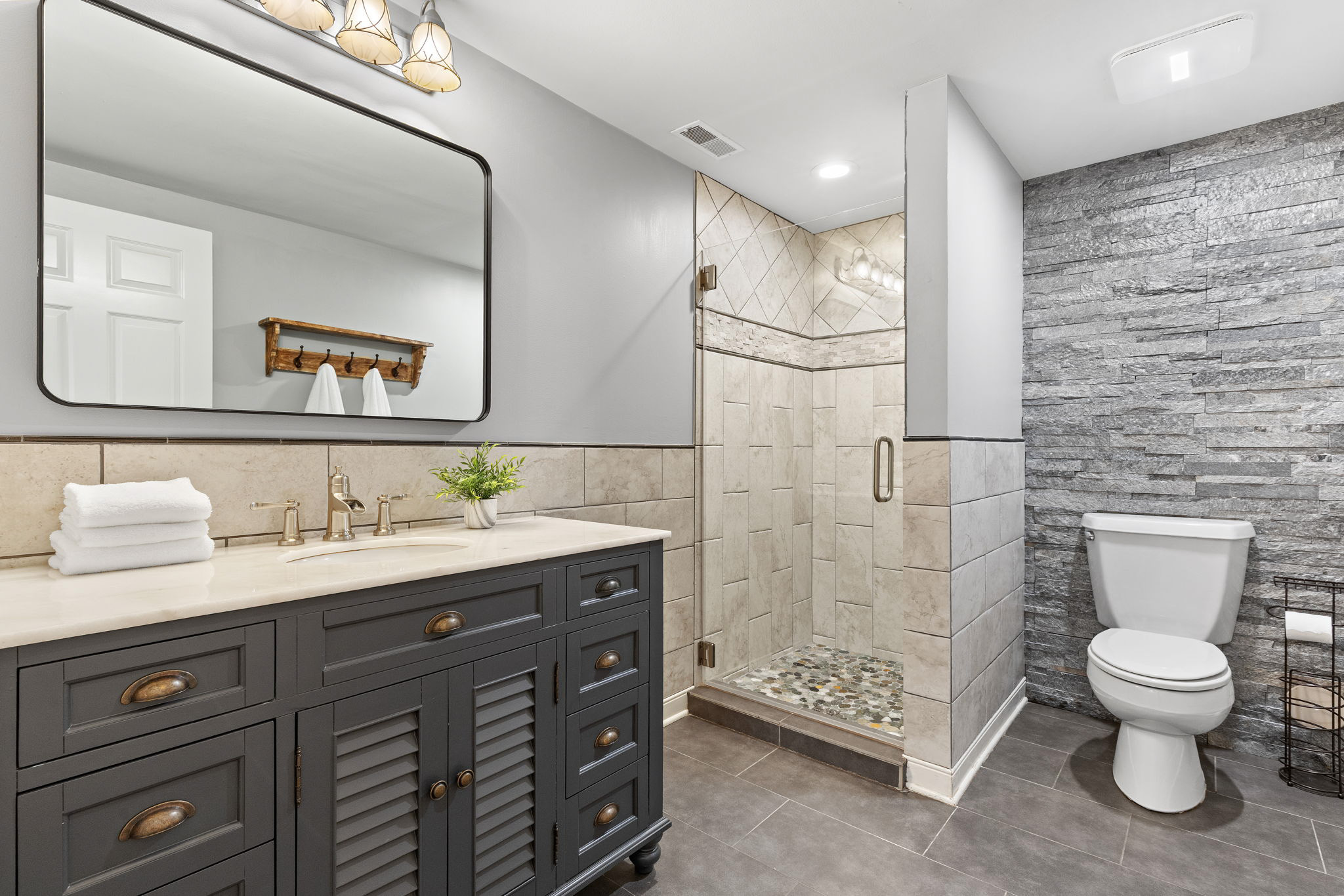 Lower Level Full Bathroom 4