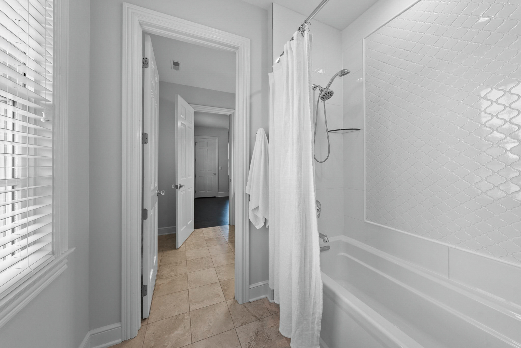 Full Bathroom 2