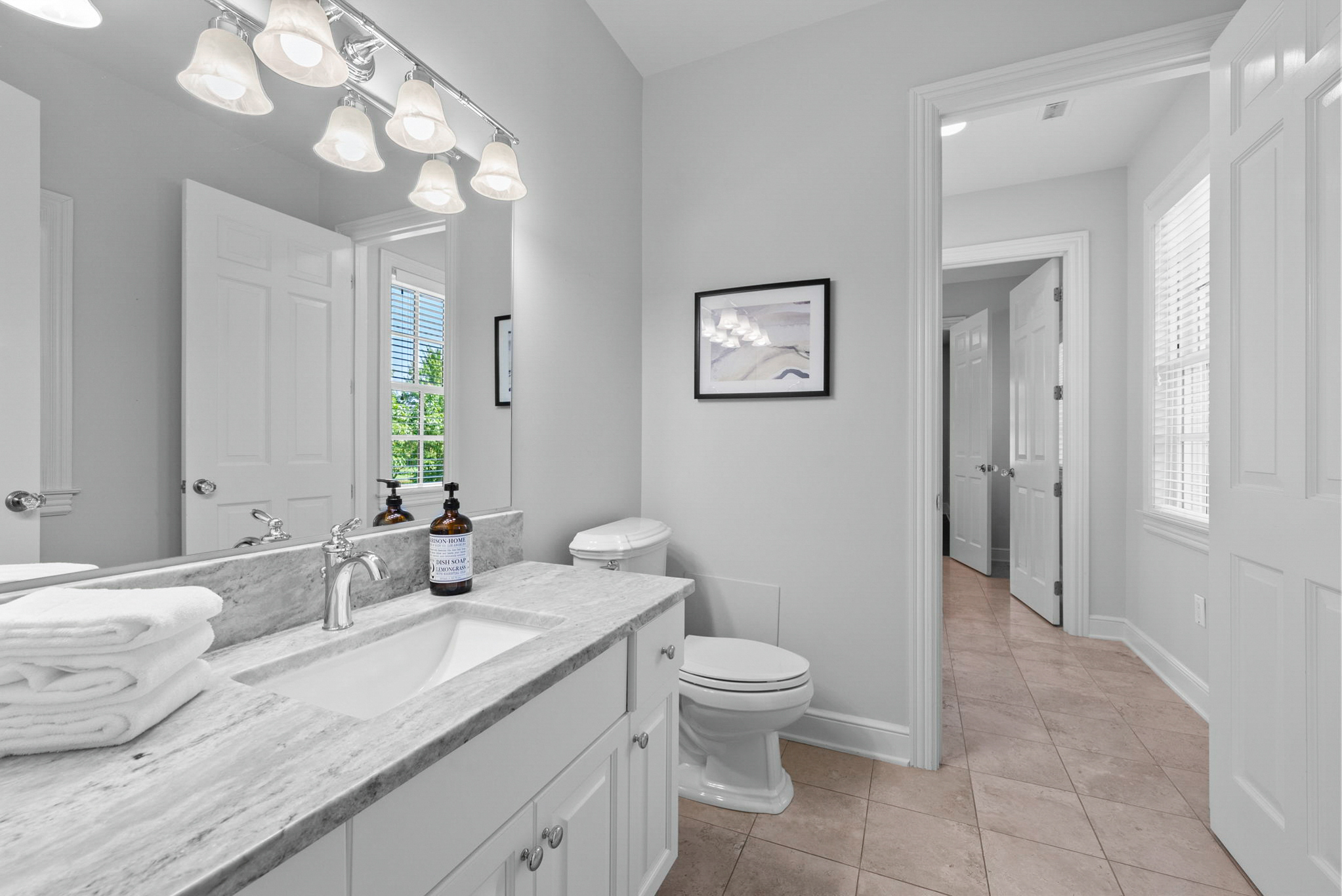 Full Bathroom 2