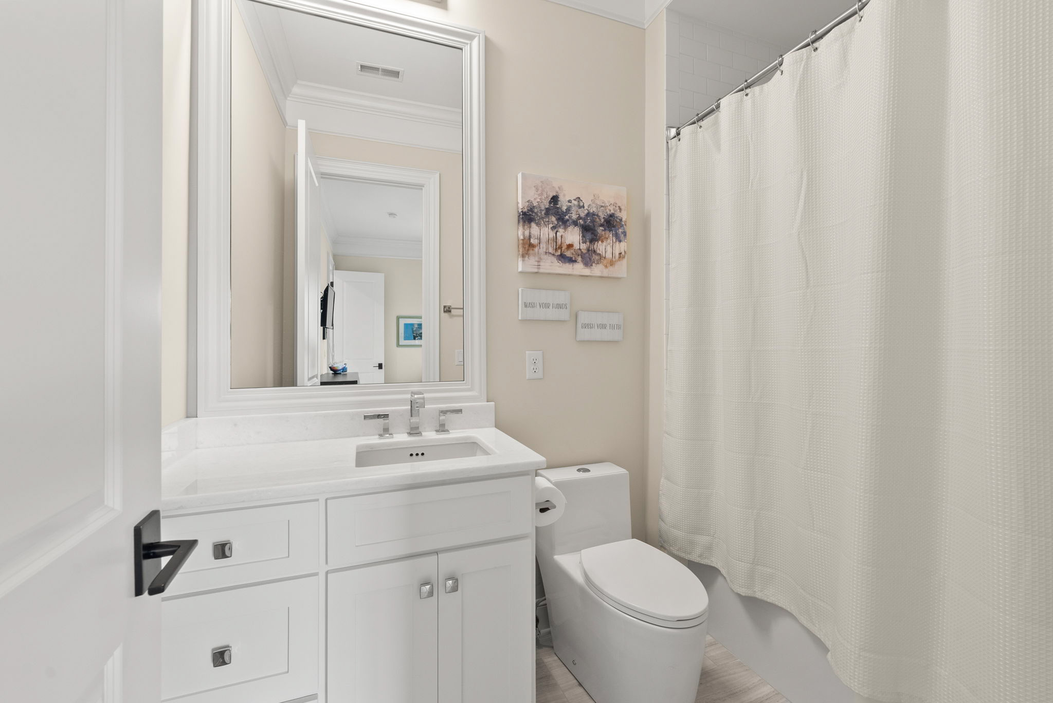 Full Bathroom 2