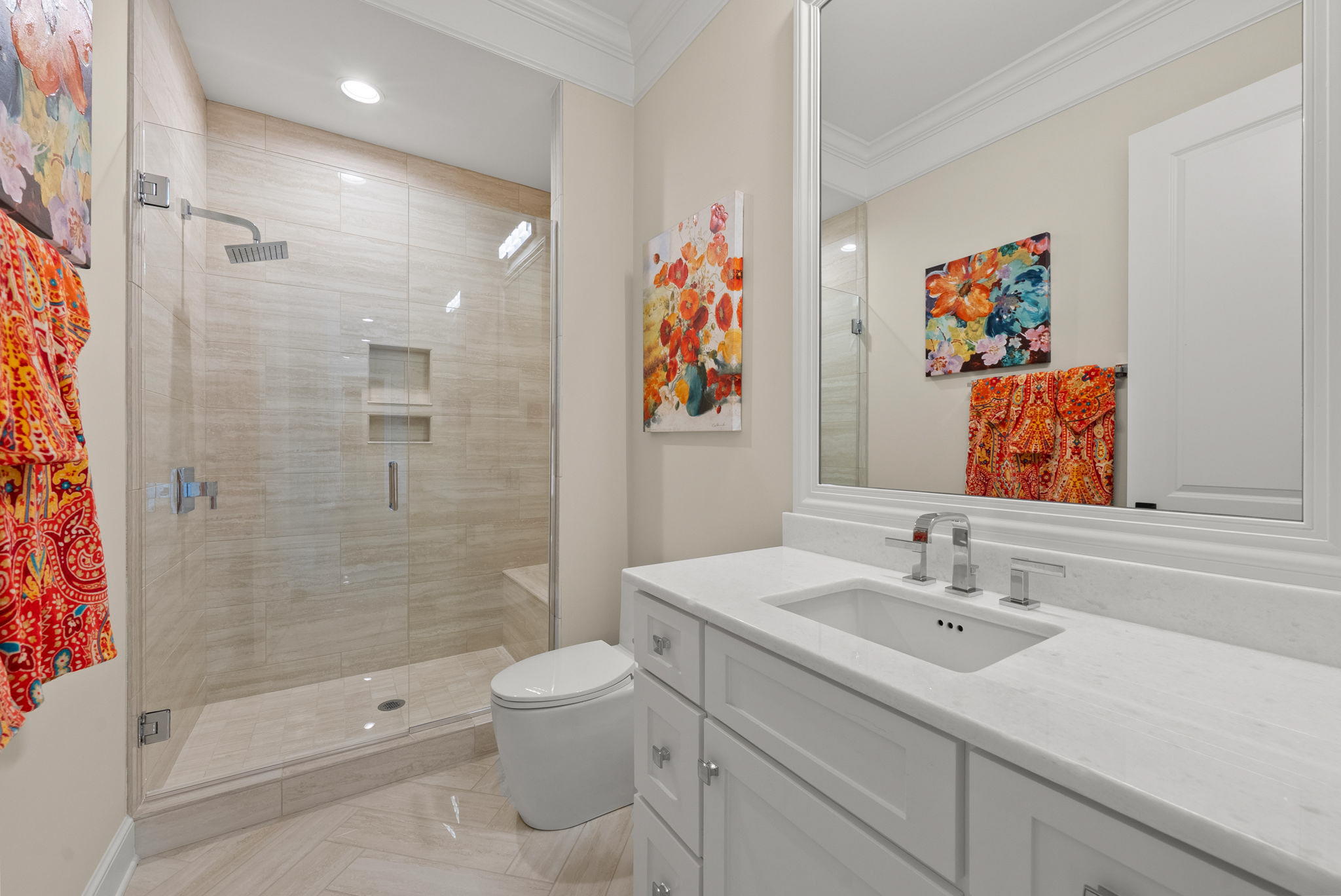 Full Bathroom 4