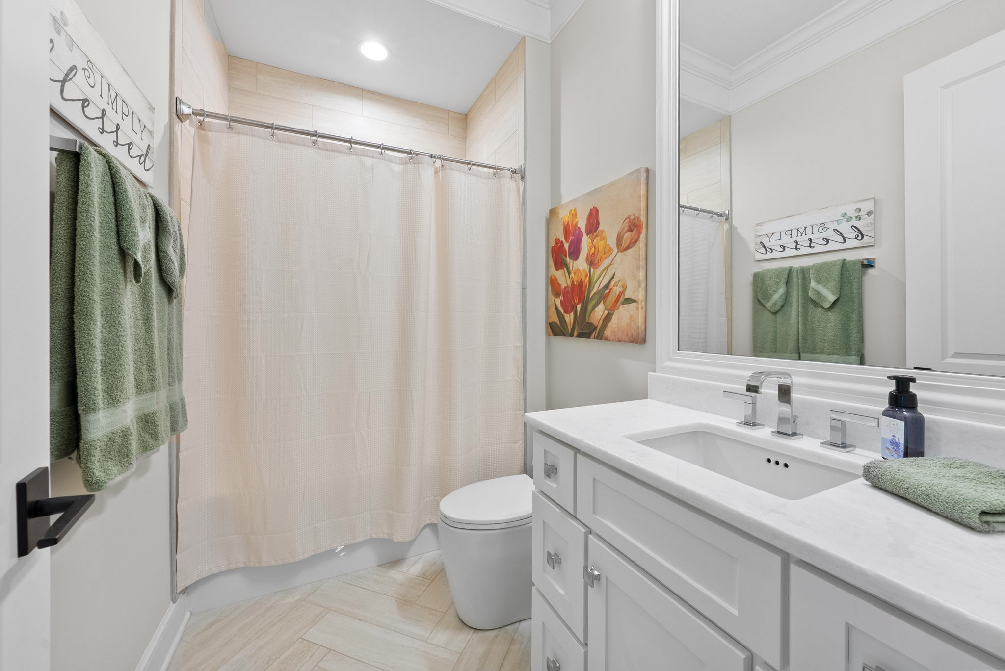 Full Bathroom 3