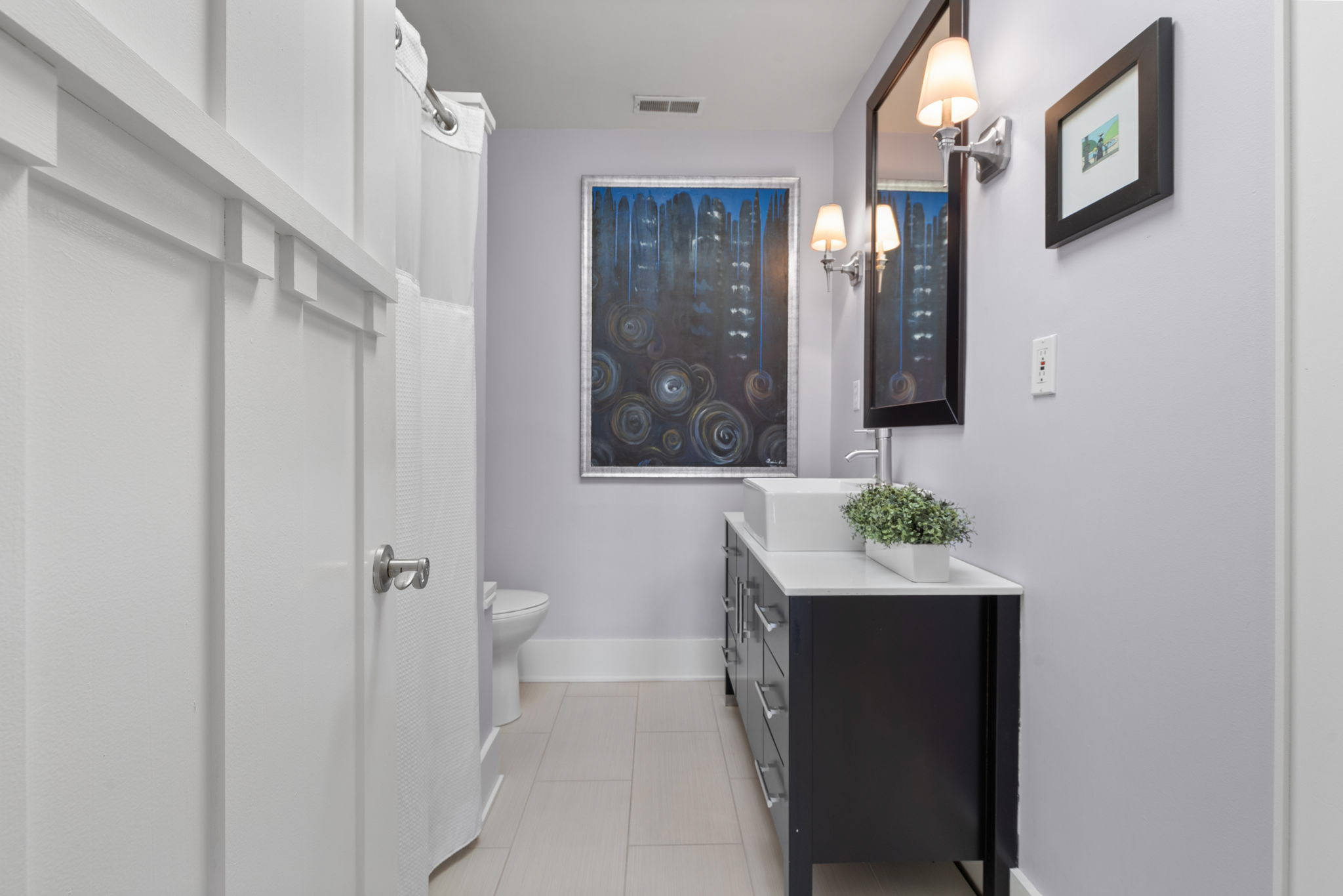 Full Bathroom 2