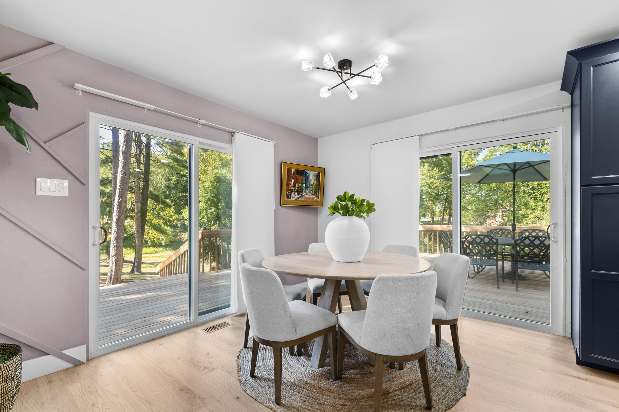 Eat-In Kitchen