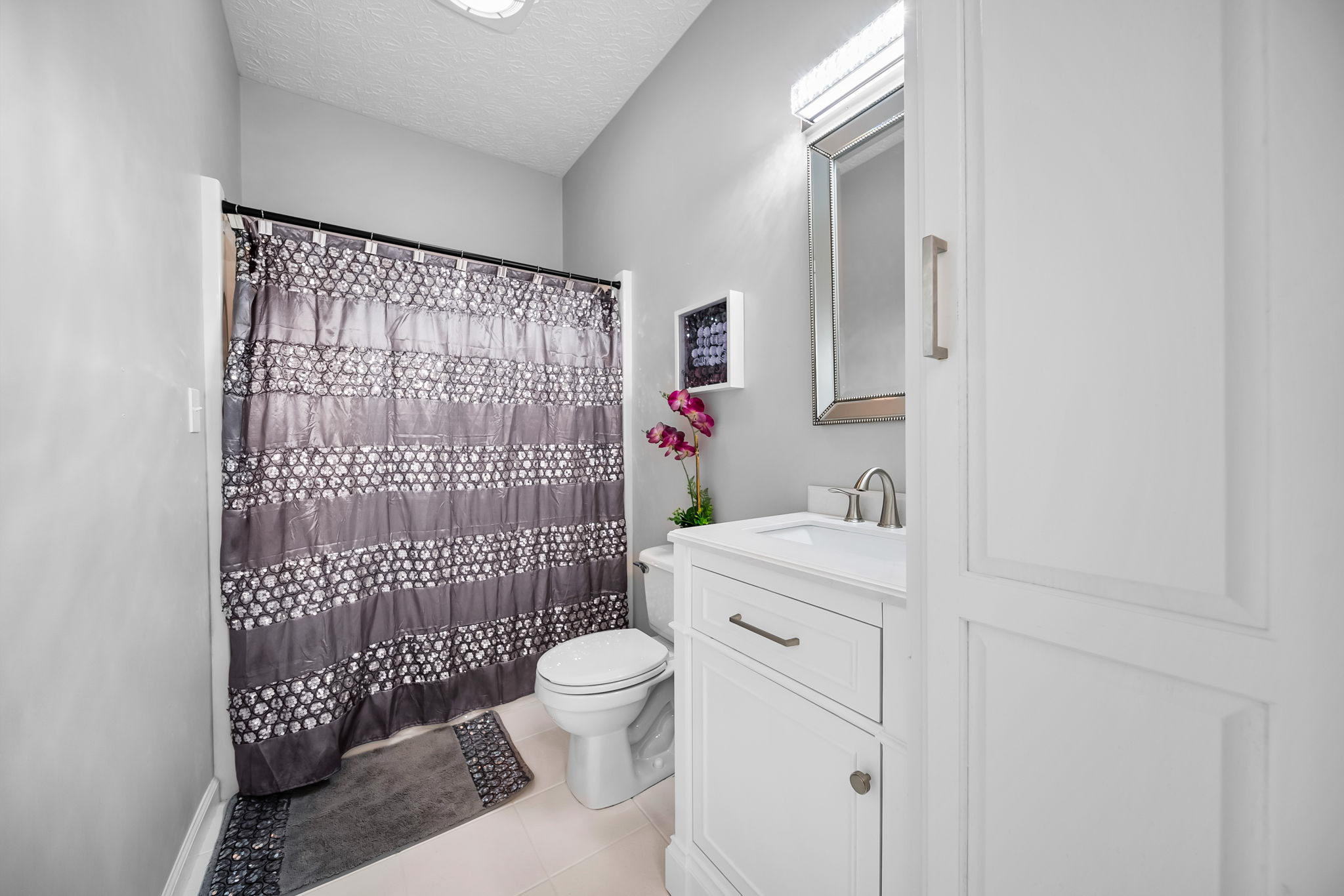 Full Bathroom 2