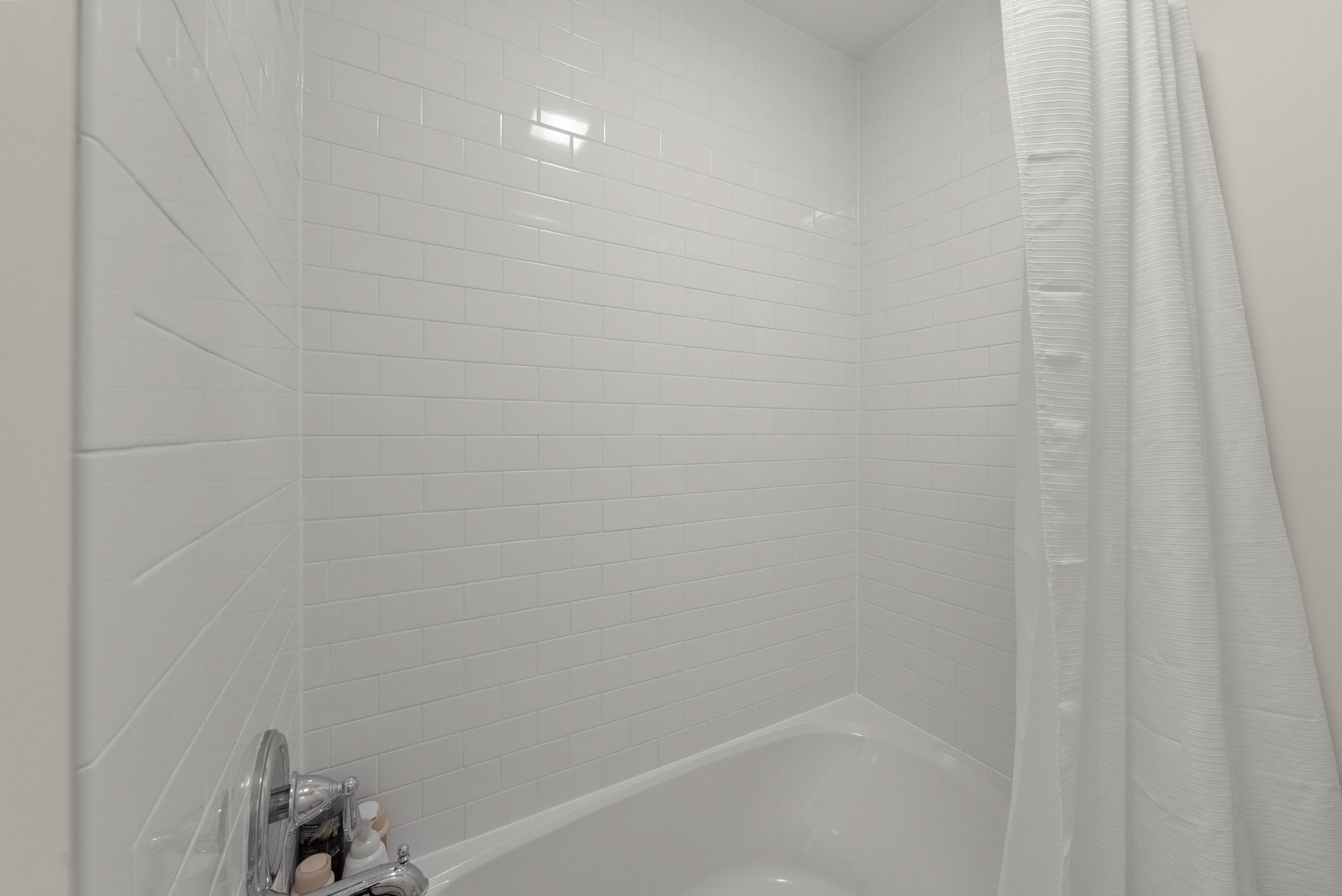 Full Bathroom 2