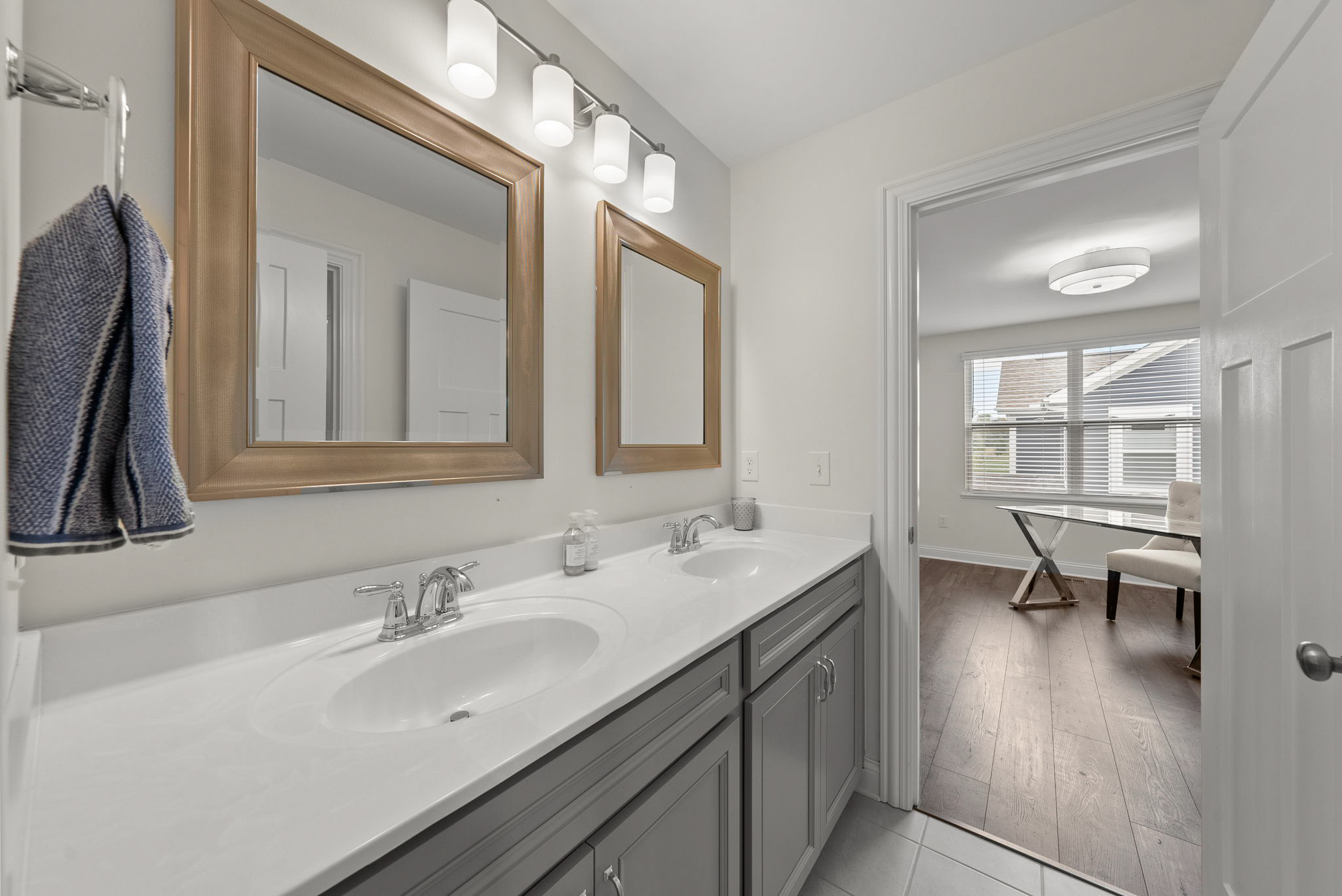 Full Bathroom 2