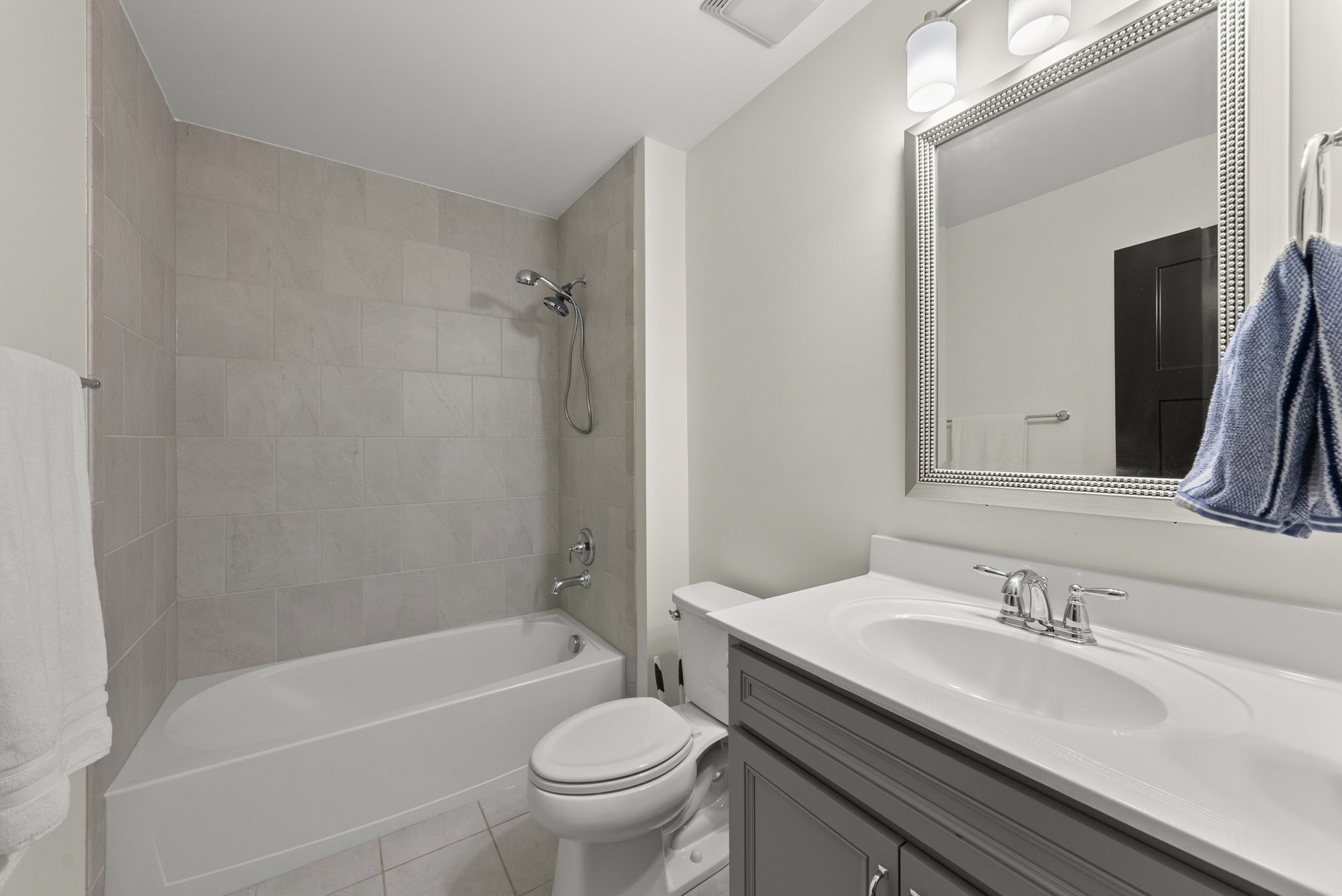 Full Bathroom 3