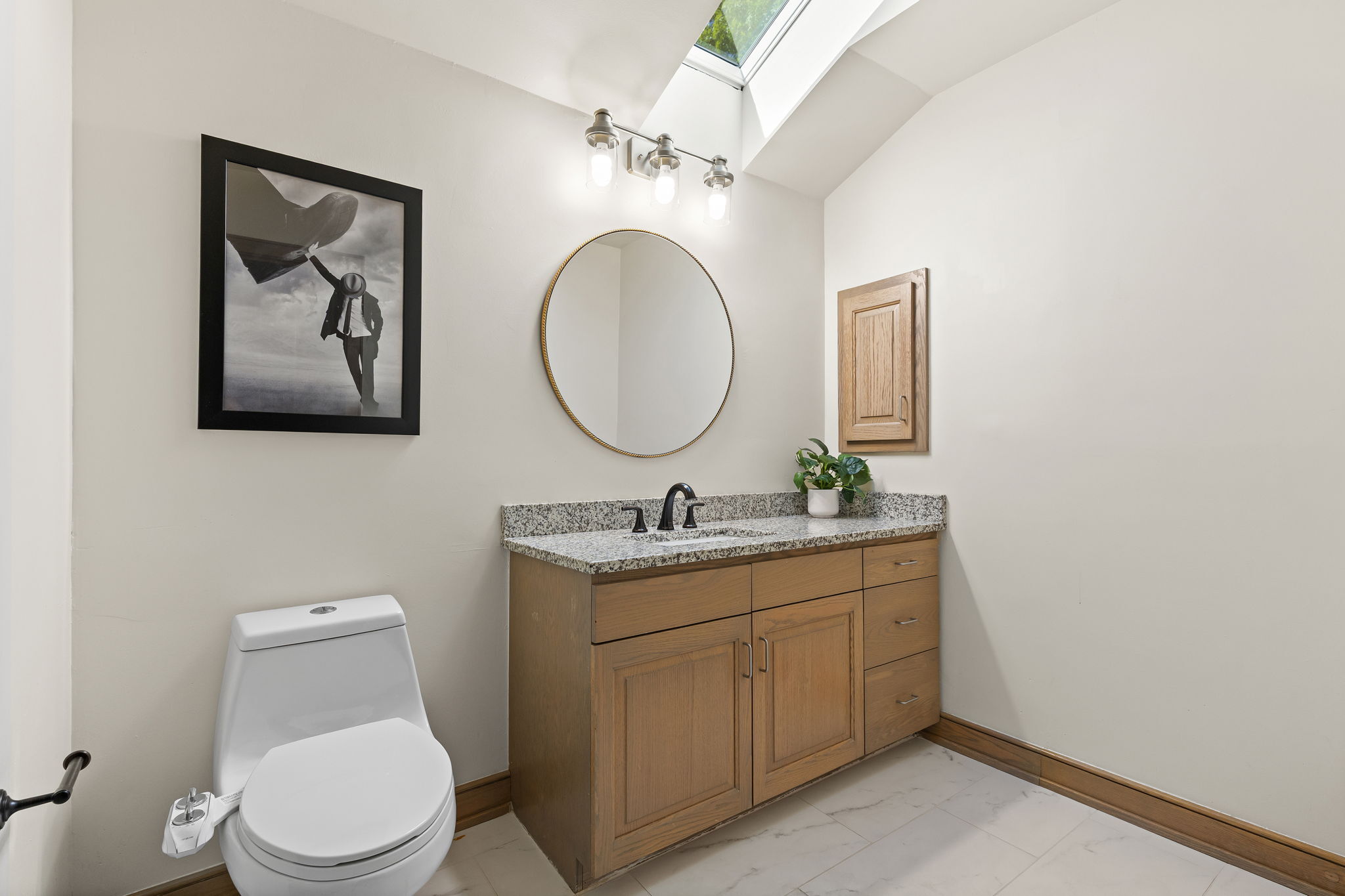 Full Bathroom 2