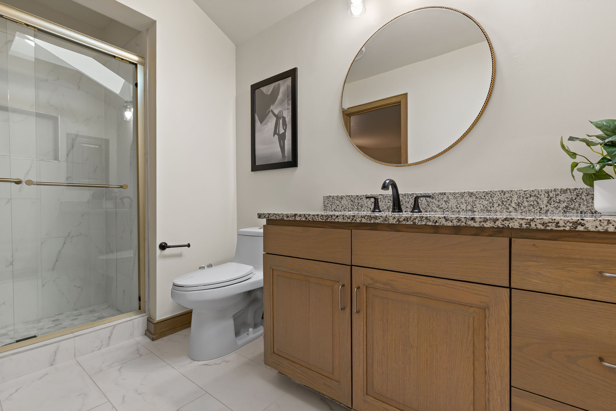 Full Bathroom 2