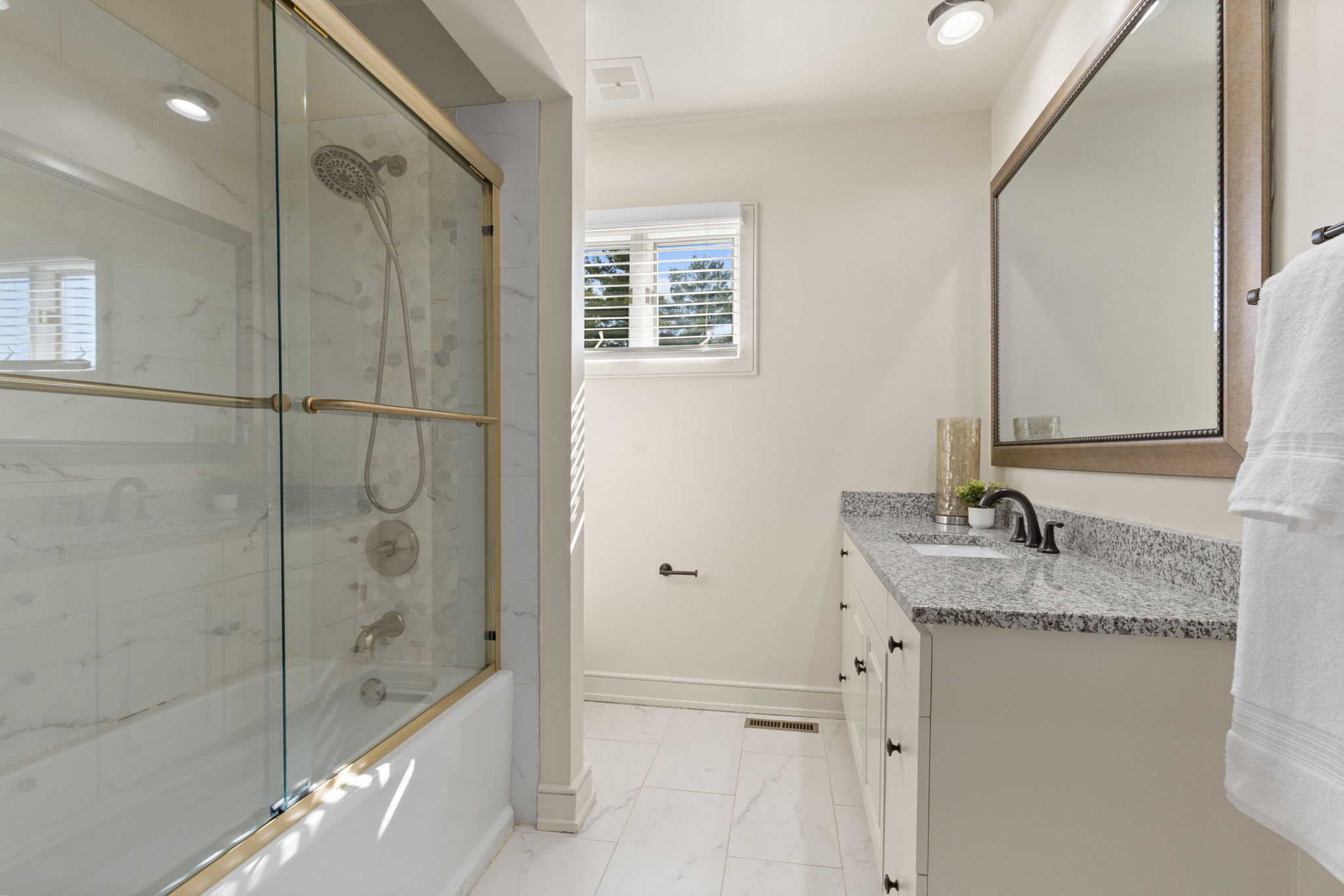 Full Bathroom 3
