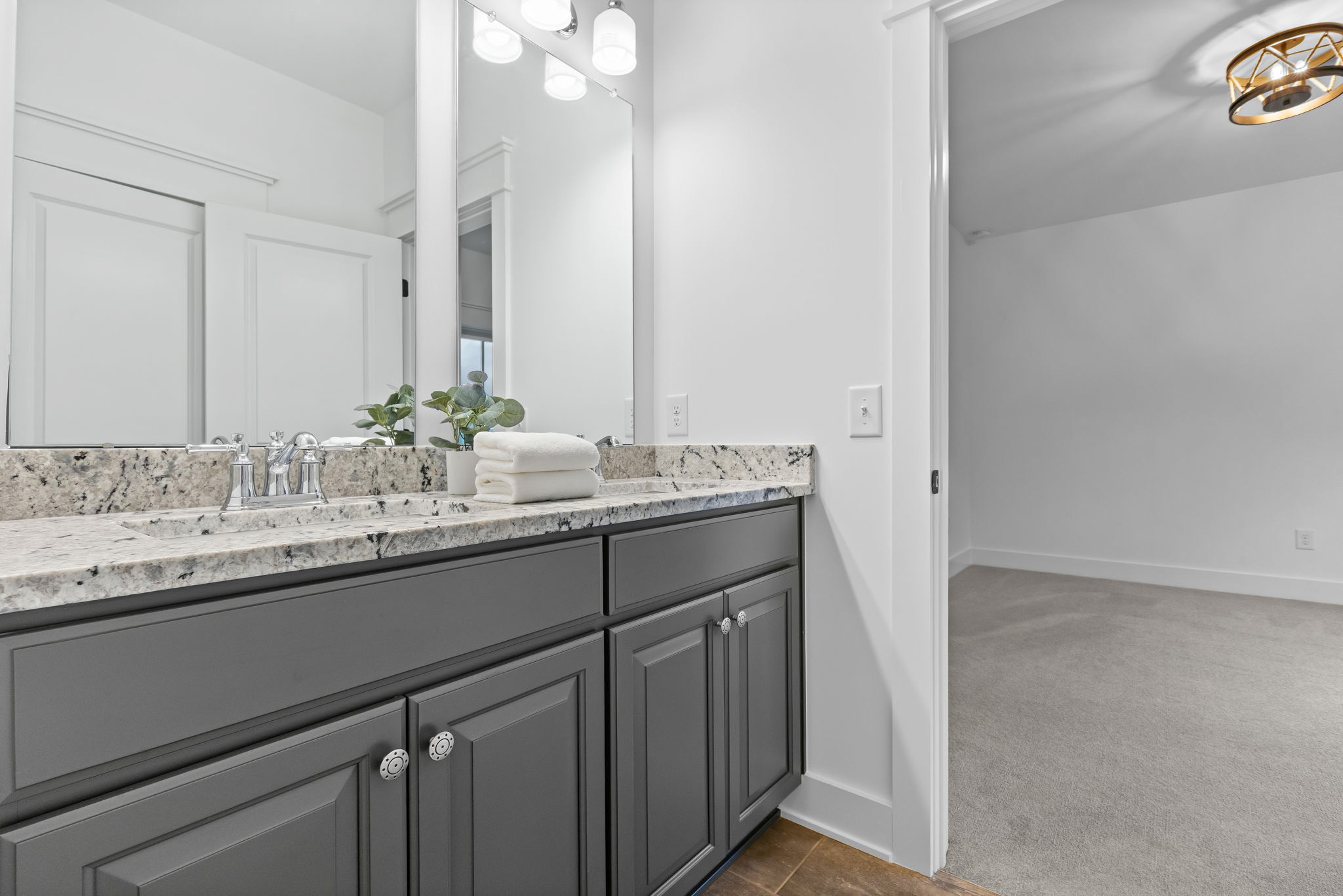 Full Bathroom 2