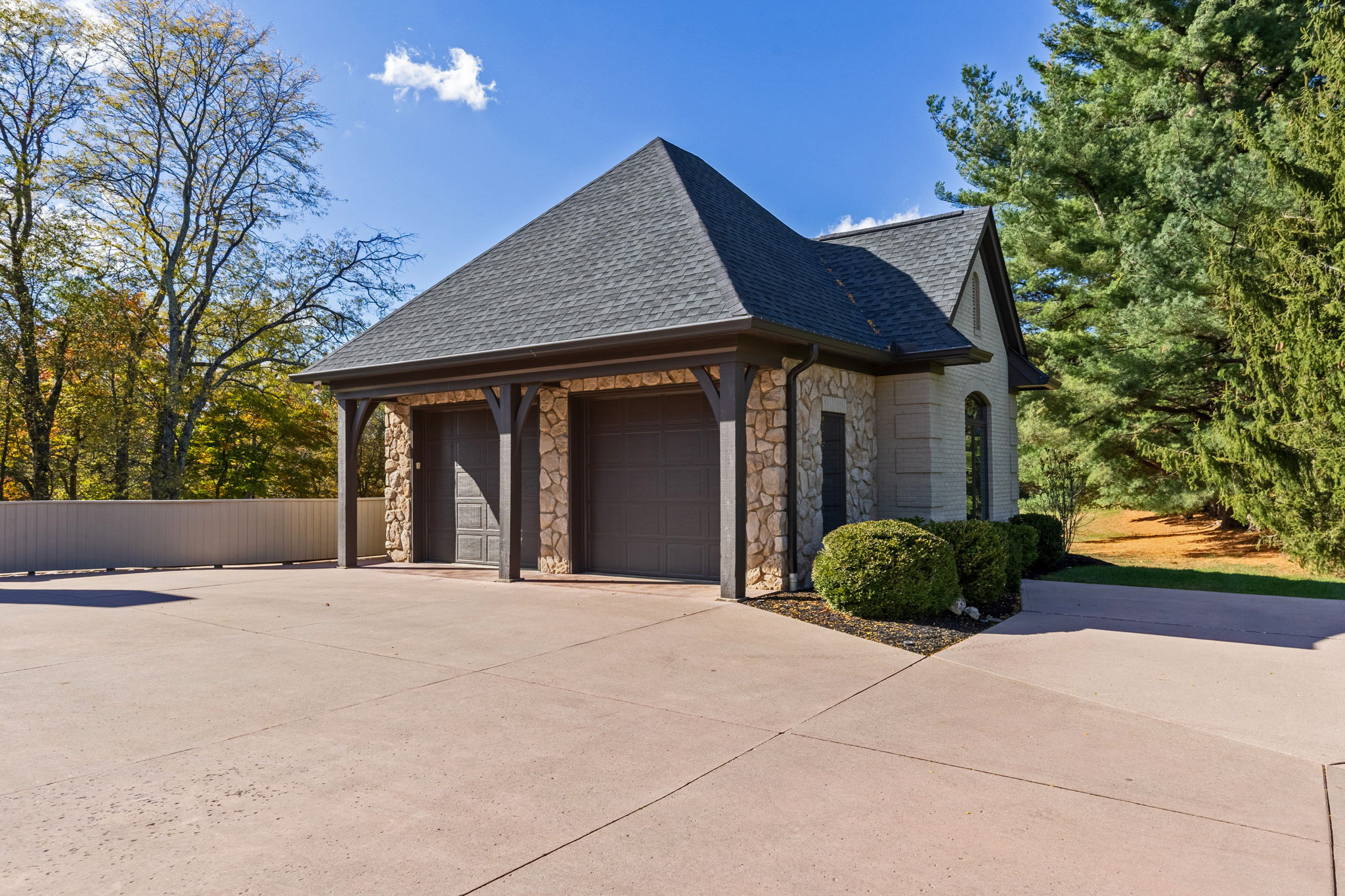 Detached Garage