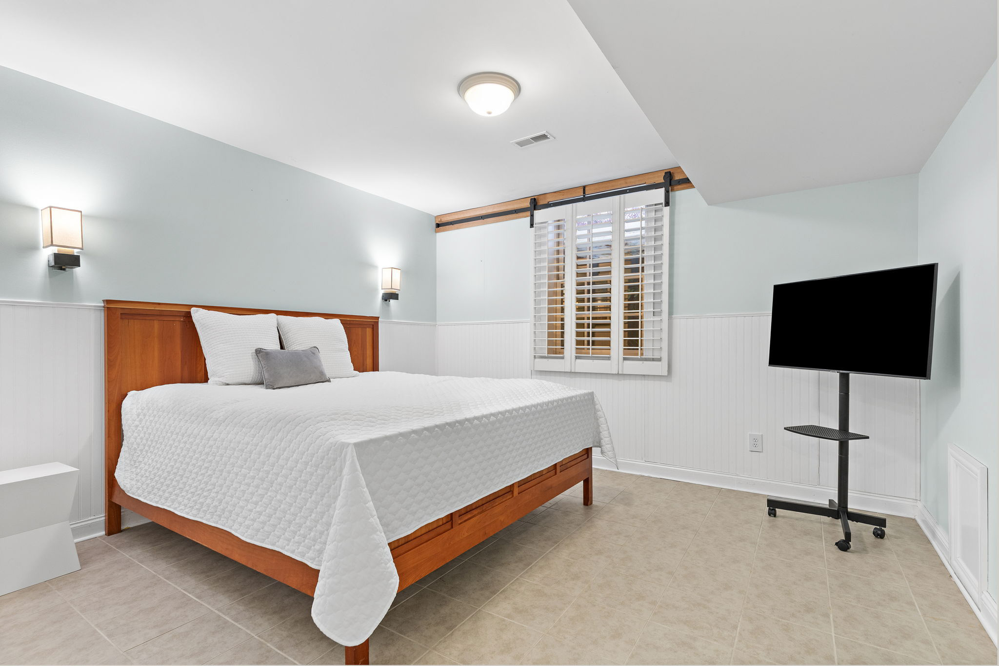 Lower Level Beroom 5