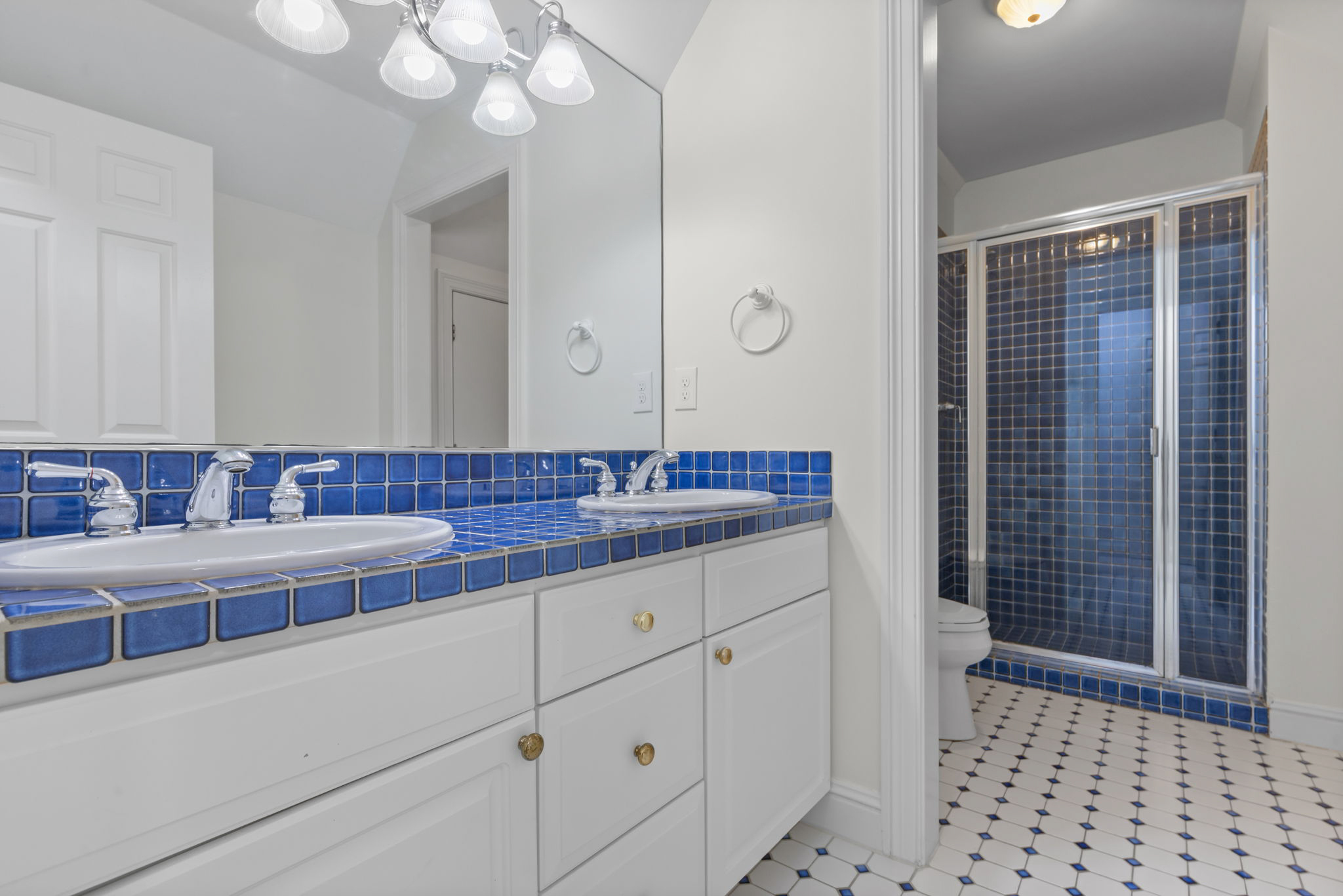 Upper Level 2 Full Bathroom 3