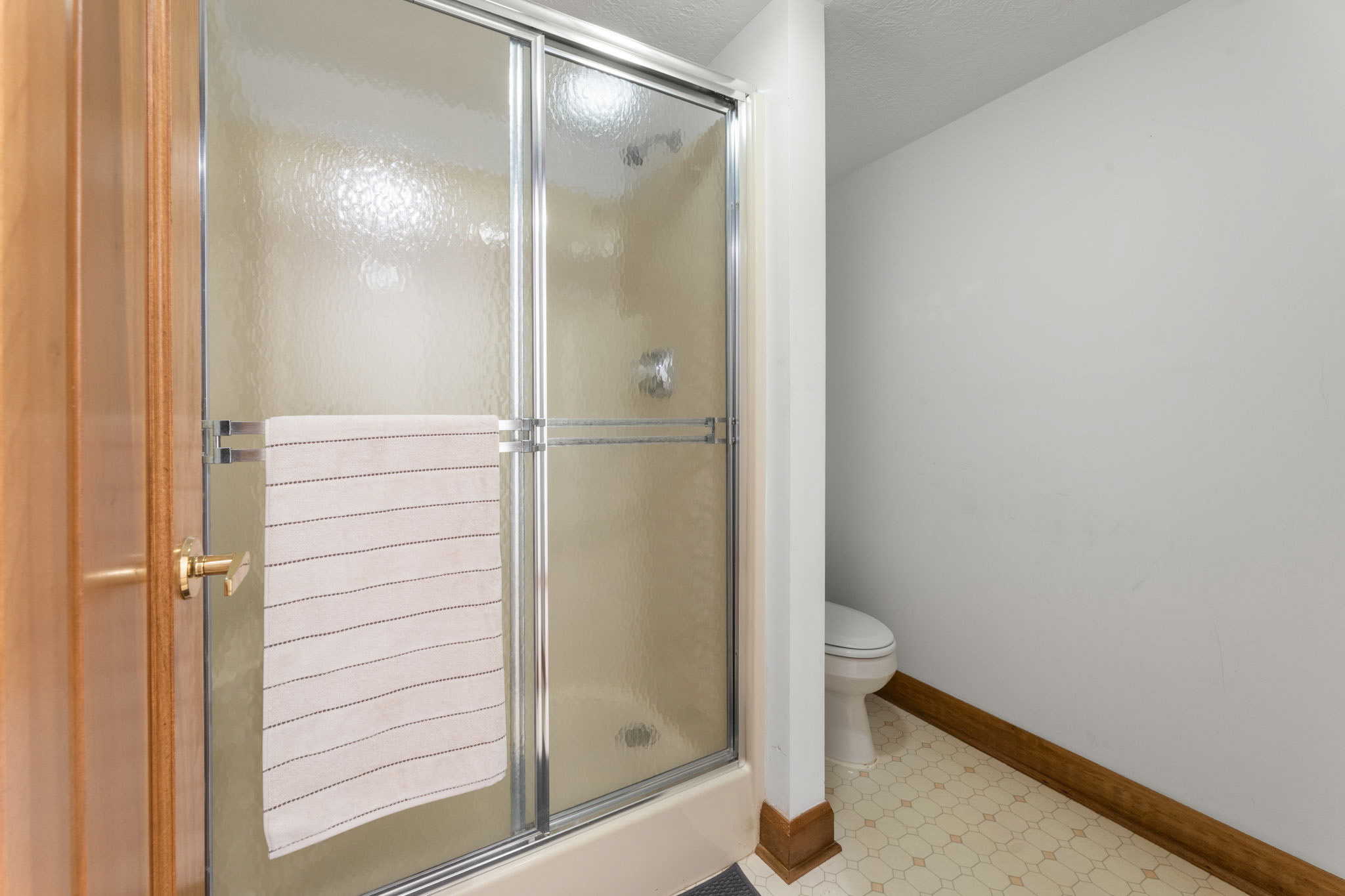 Full Bathroom 3