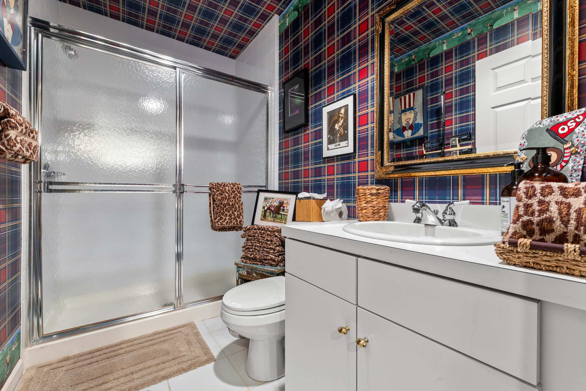 LL Full Bath 5