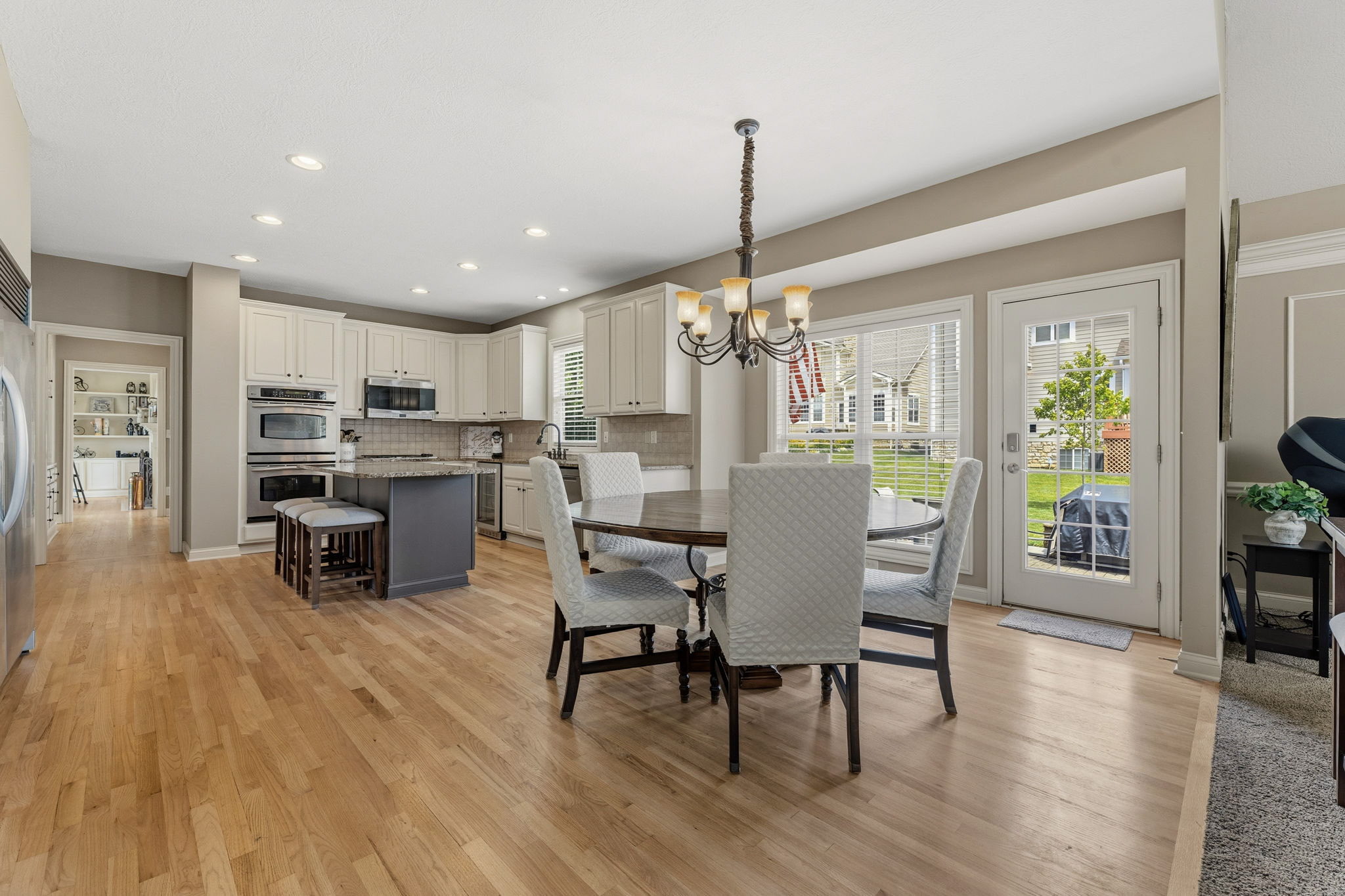 Eat-In Kitchen