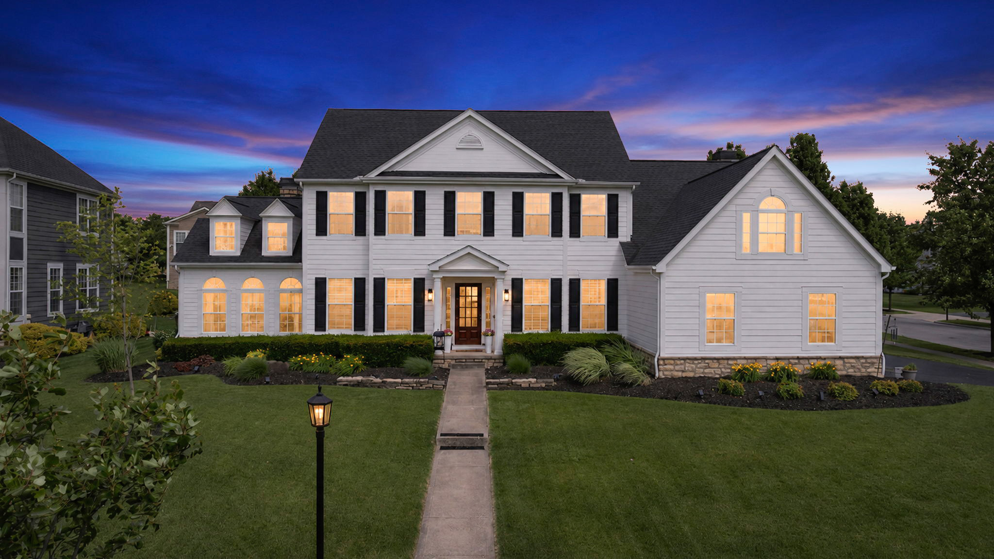 Twilight Exterior Photo