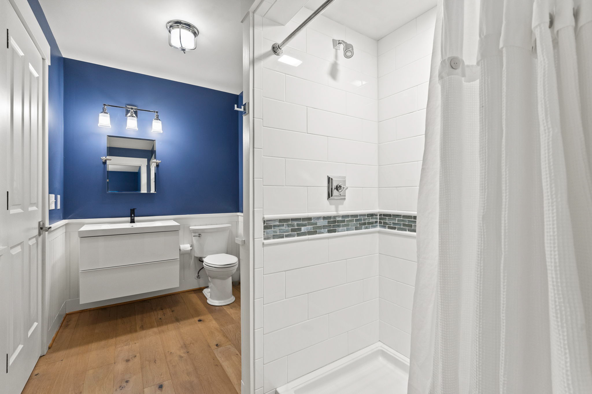 LL Full Bath 6