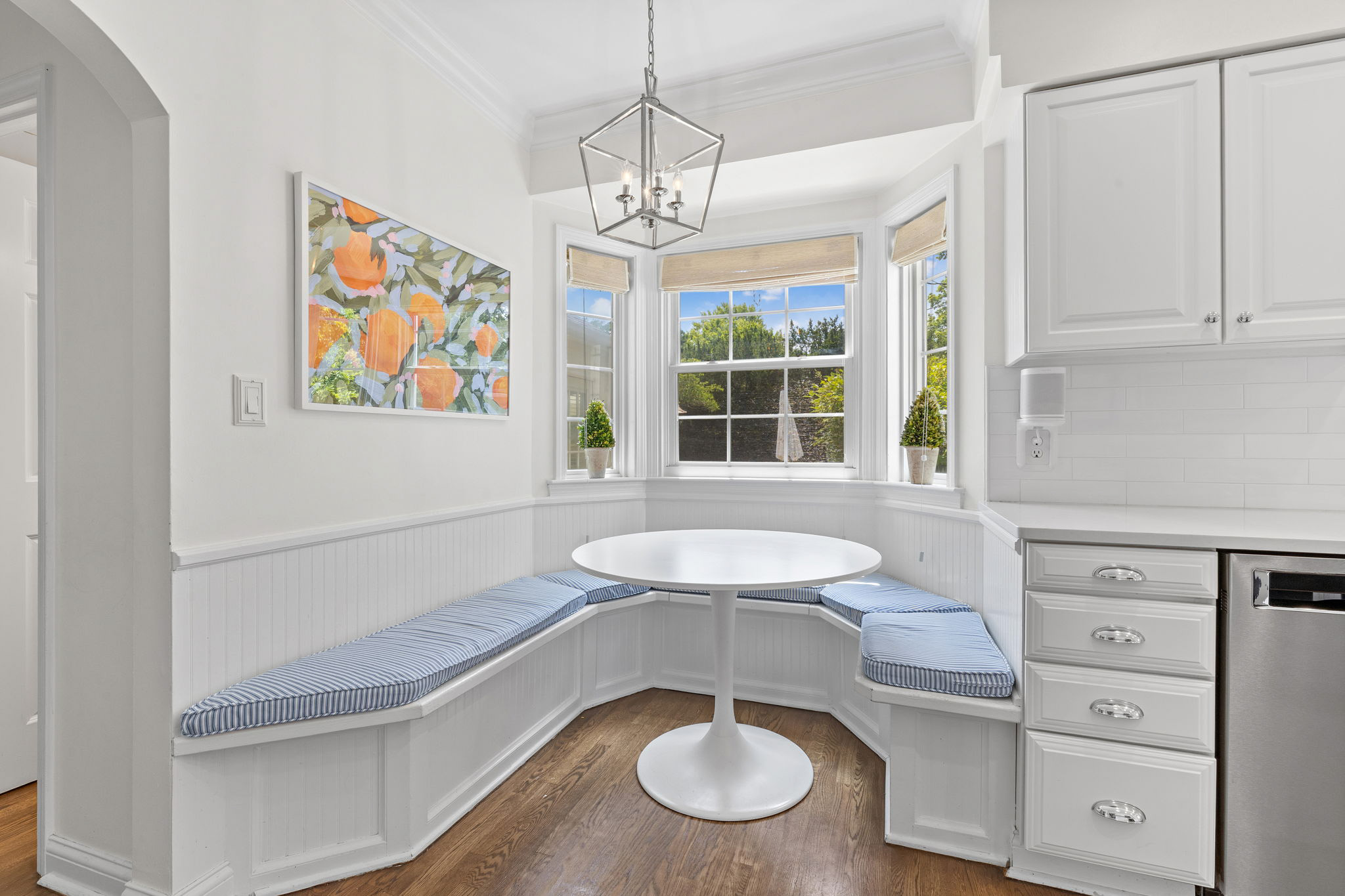 Eat-In Kitchen