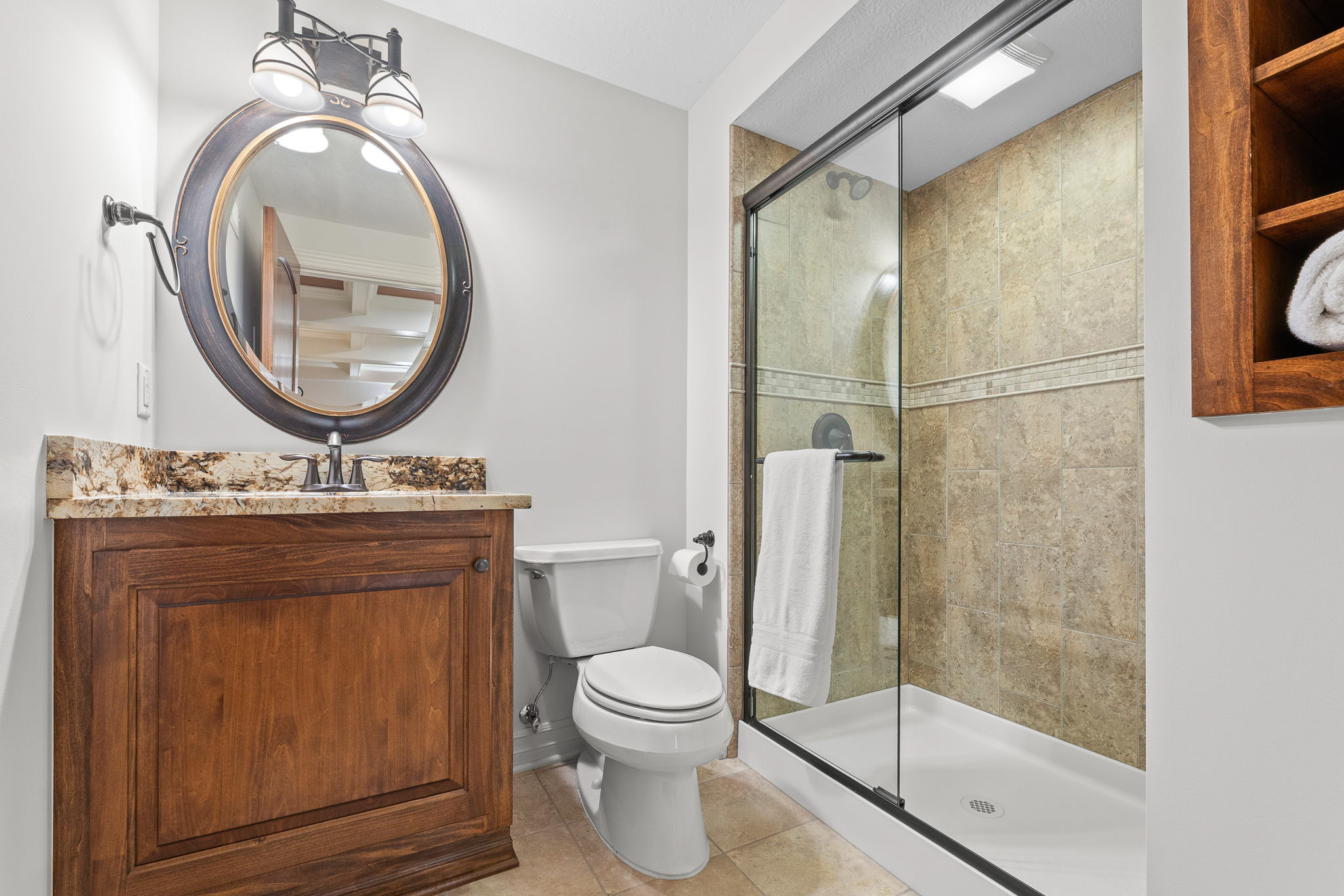 LL Full Bath 4