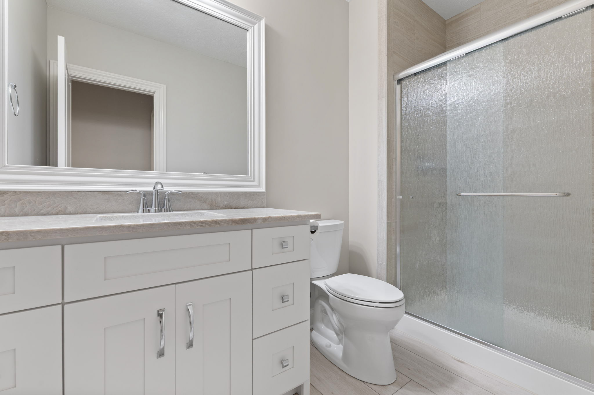LL Full Bath 3