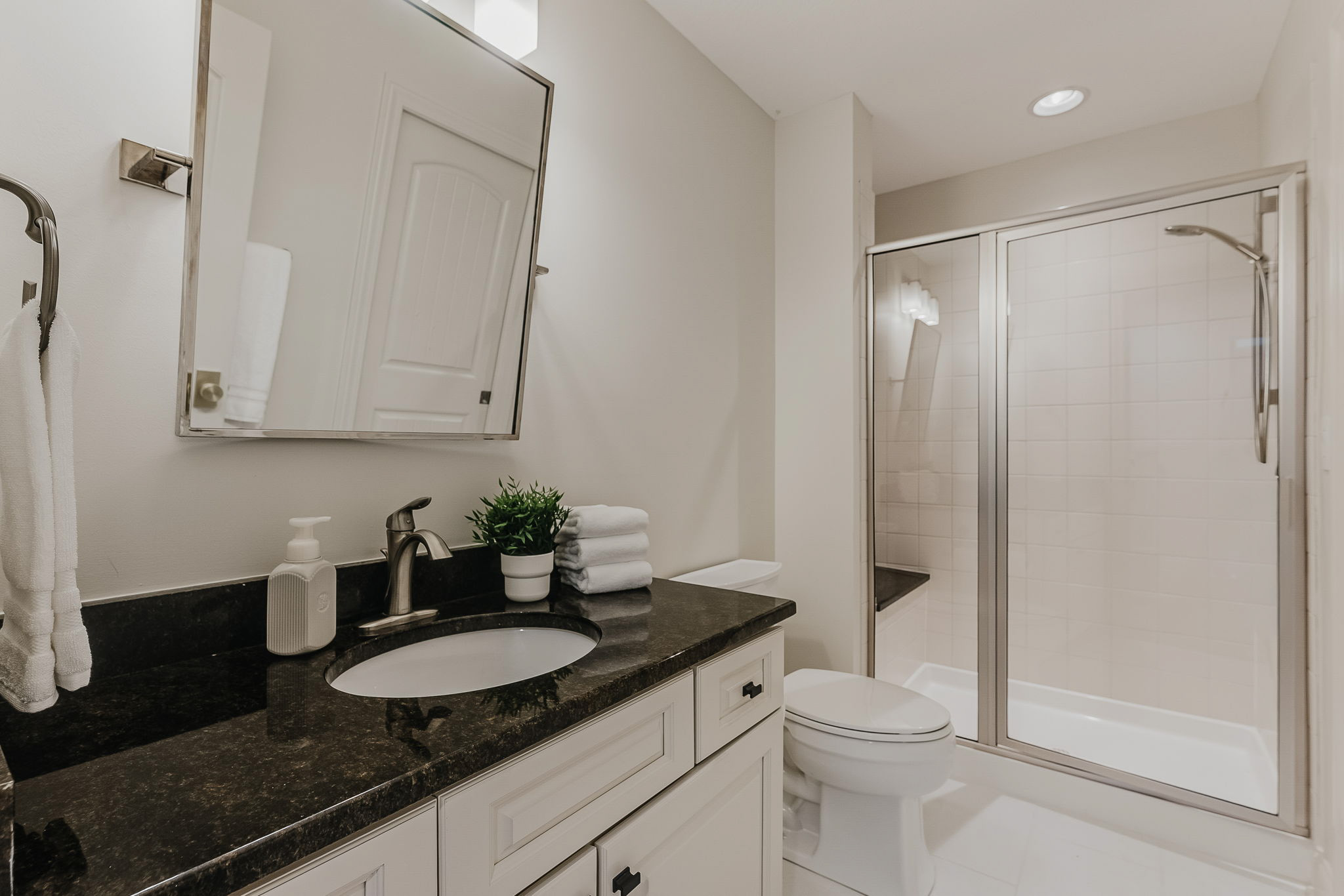 Full Bathroom 3