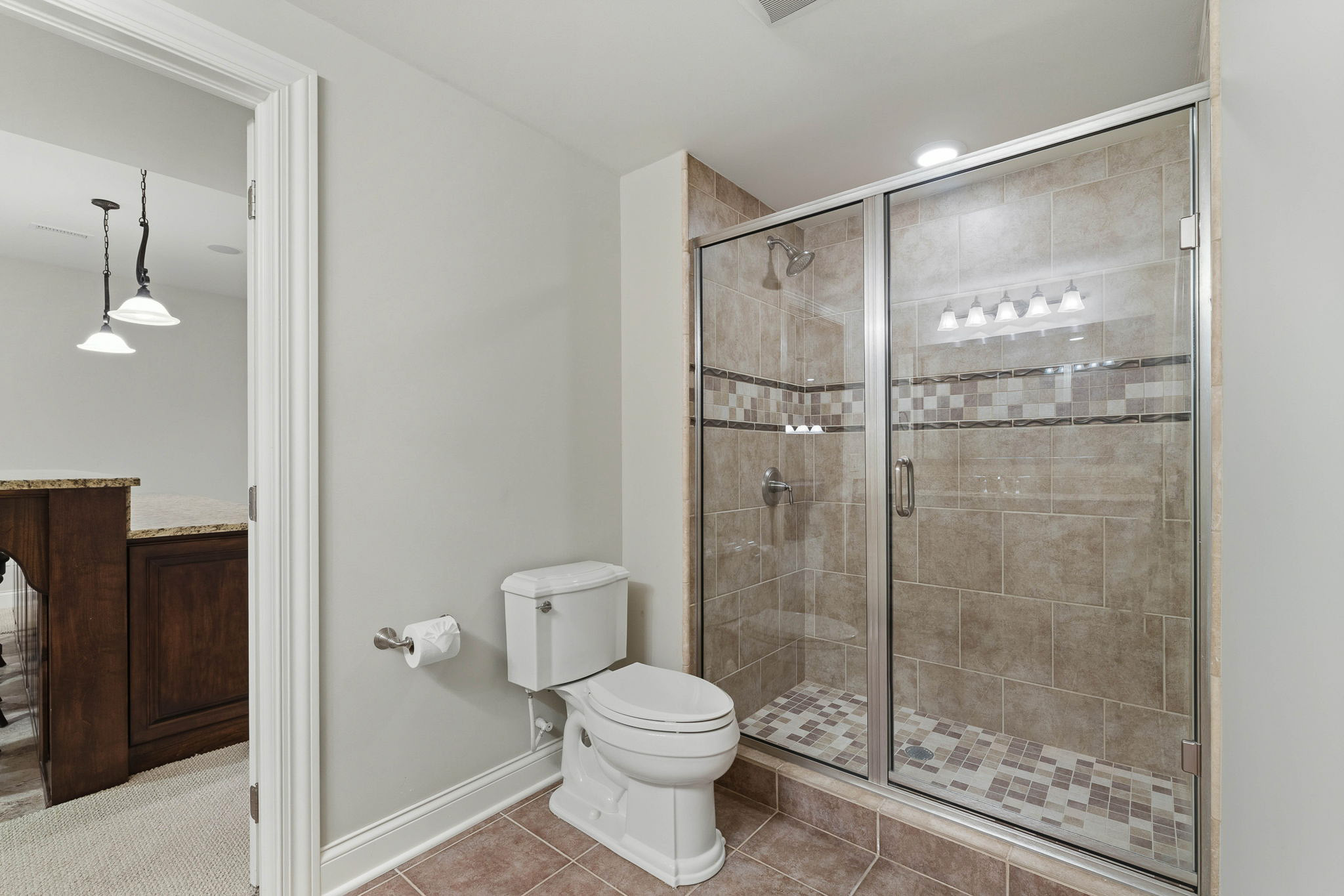 LL Full Bath 5