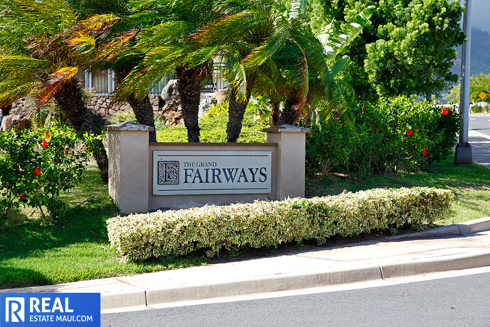 Community sign for The Grand Fairways at Maui Lani