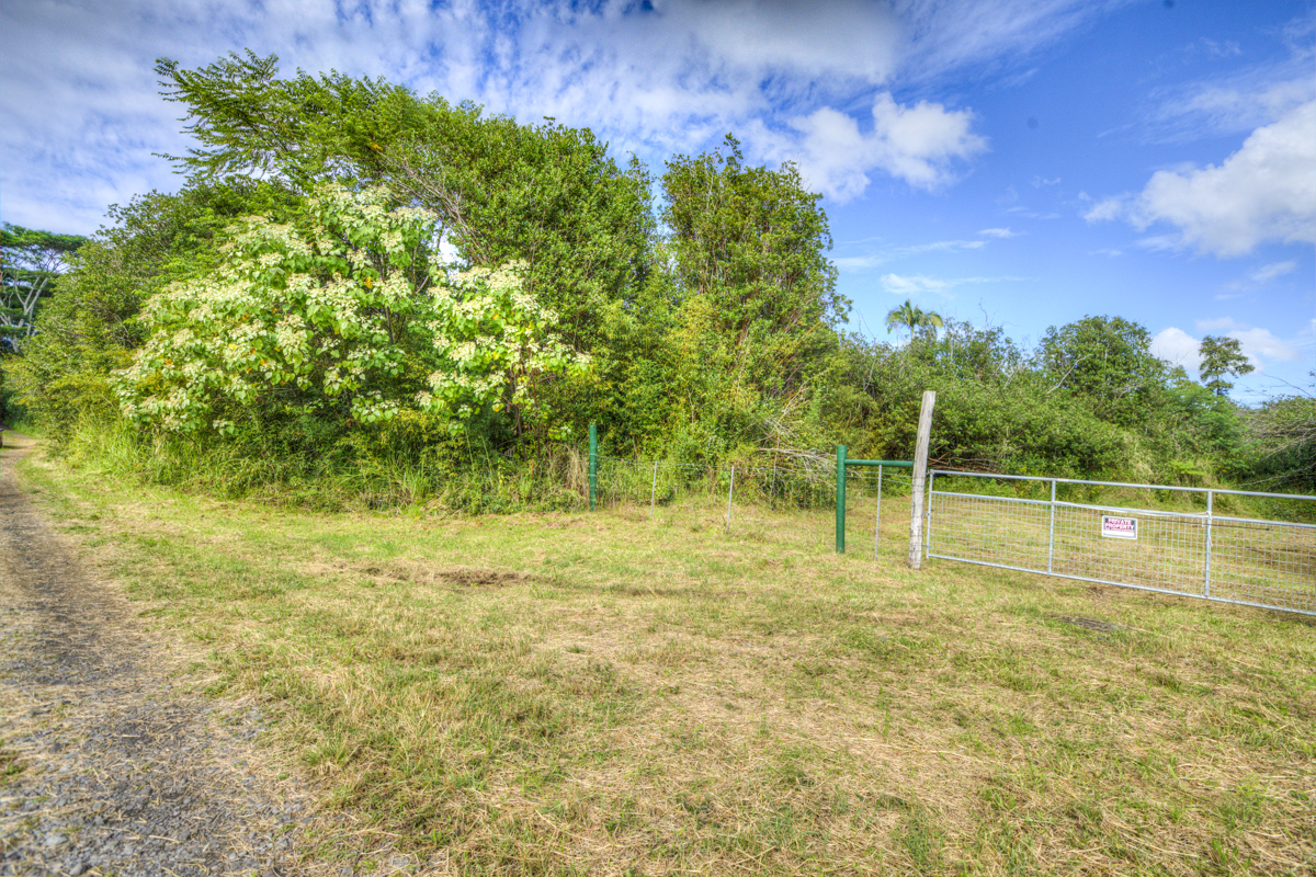 10 acres in Kurtistown, Hawaii country living offgrid Big Island