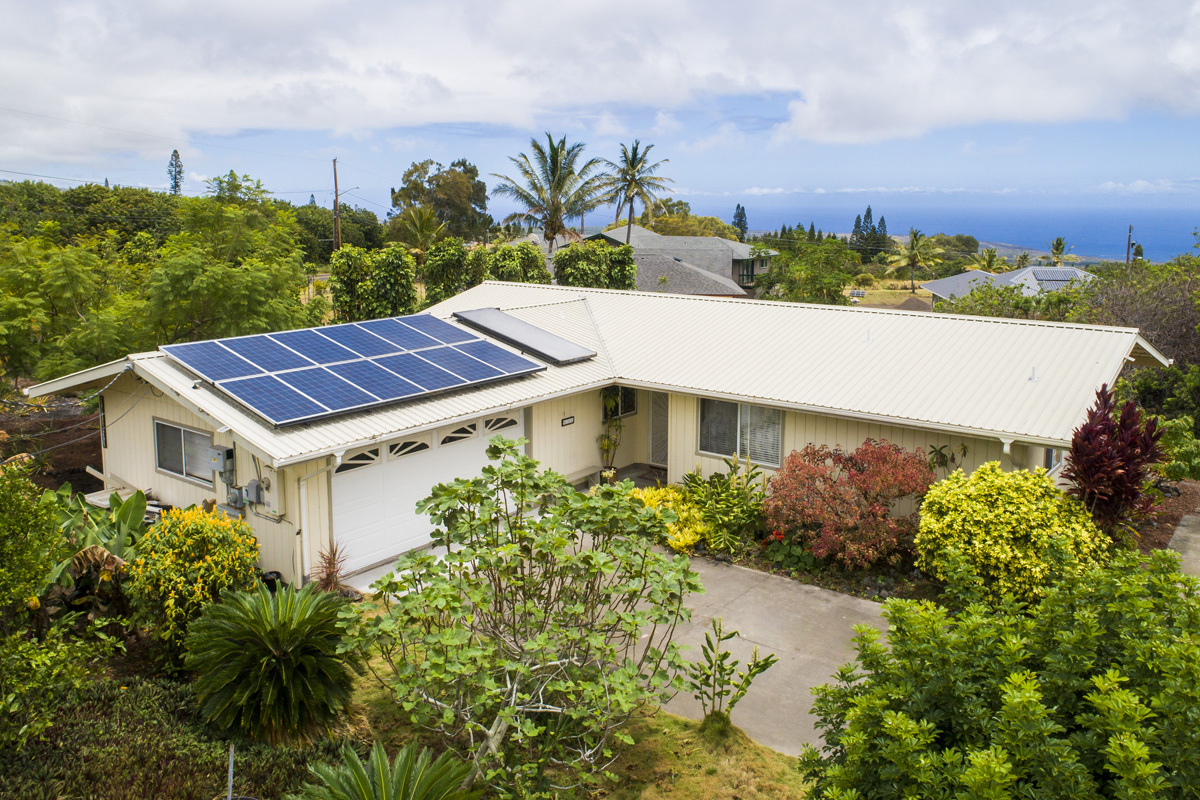 Affordable home in Naalehu, Hawaii single story solar powered