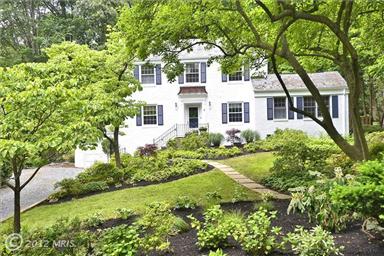 Bannockburn Neighborhood Beautiful Colonial Home