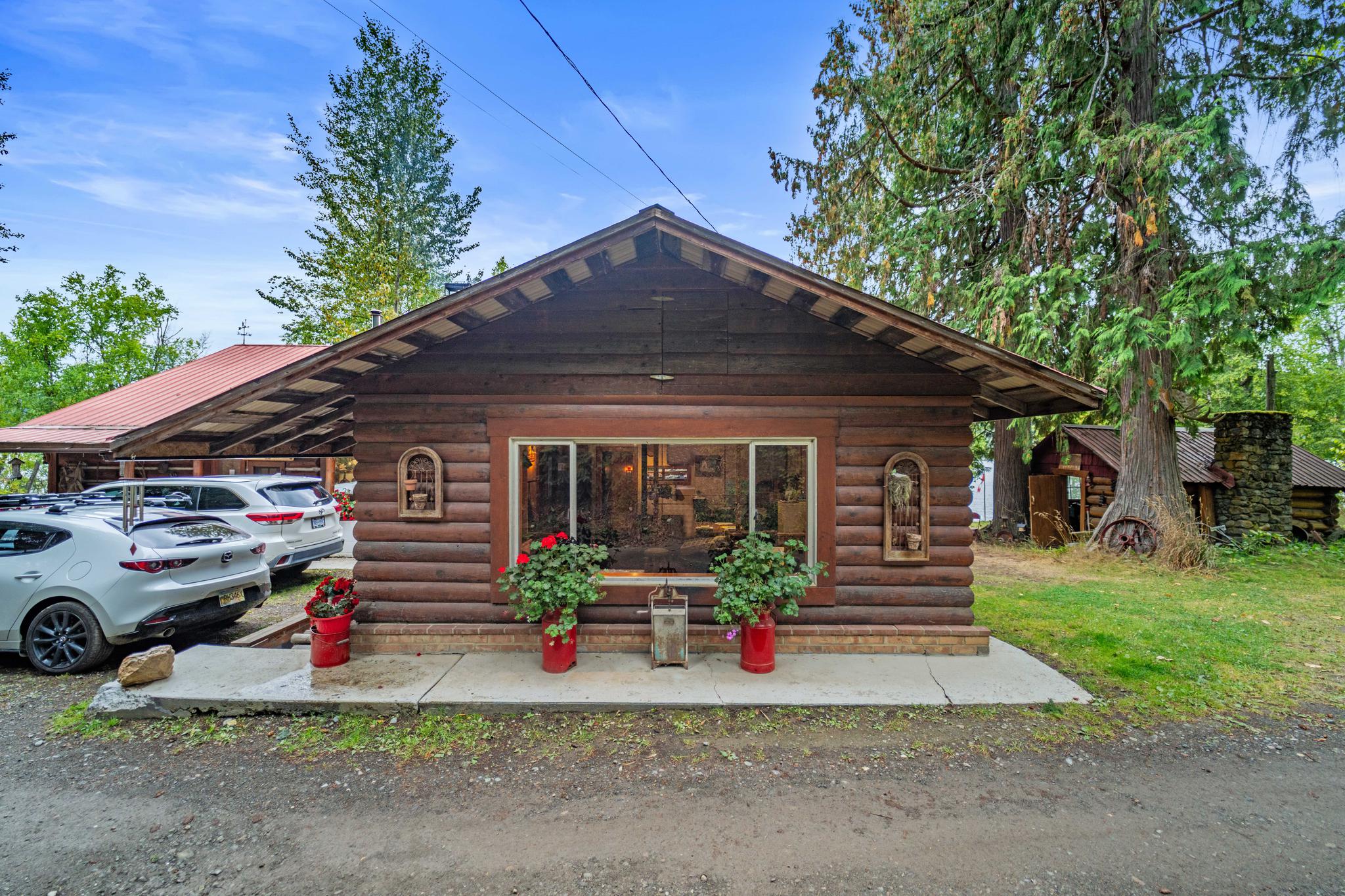 Lodge & Surroundings! 