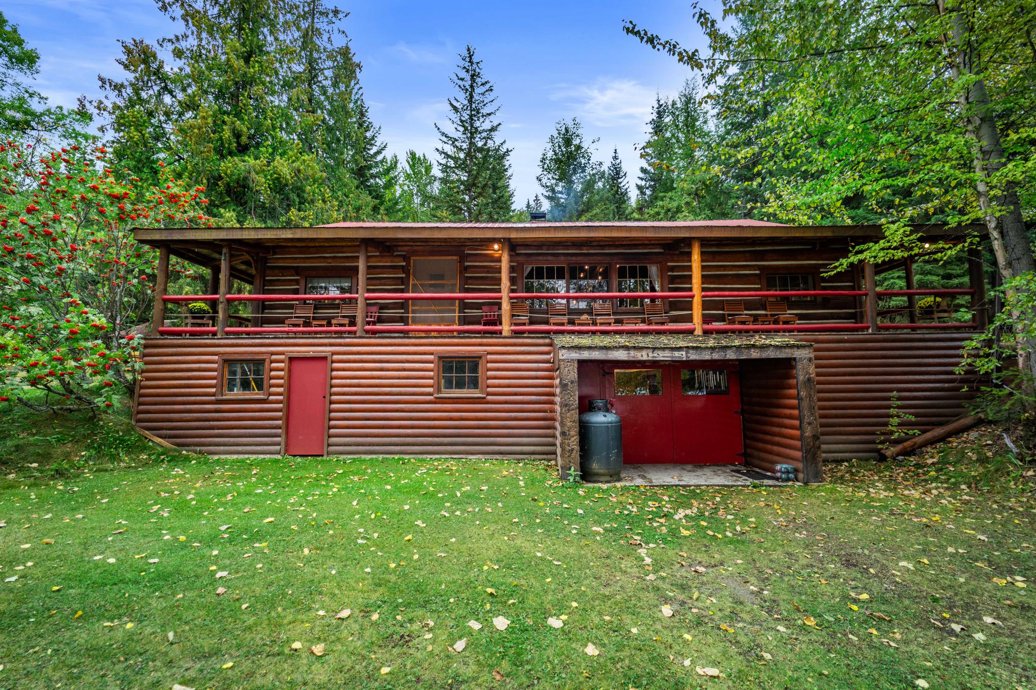 Lodge & Surroundings! 